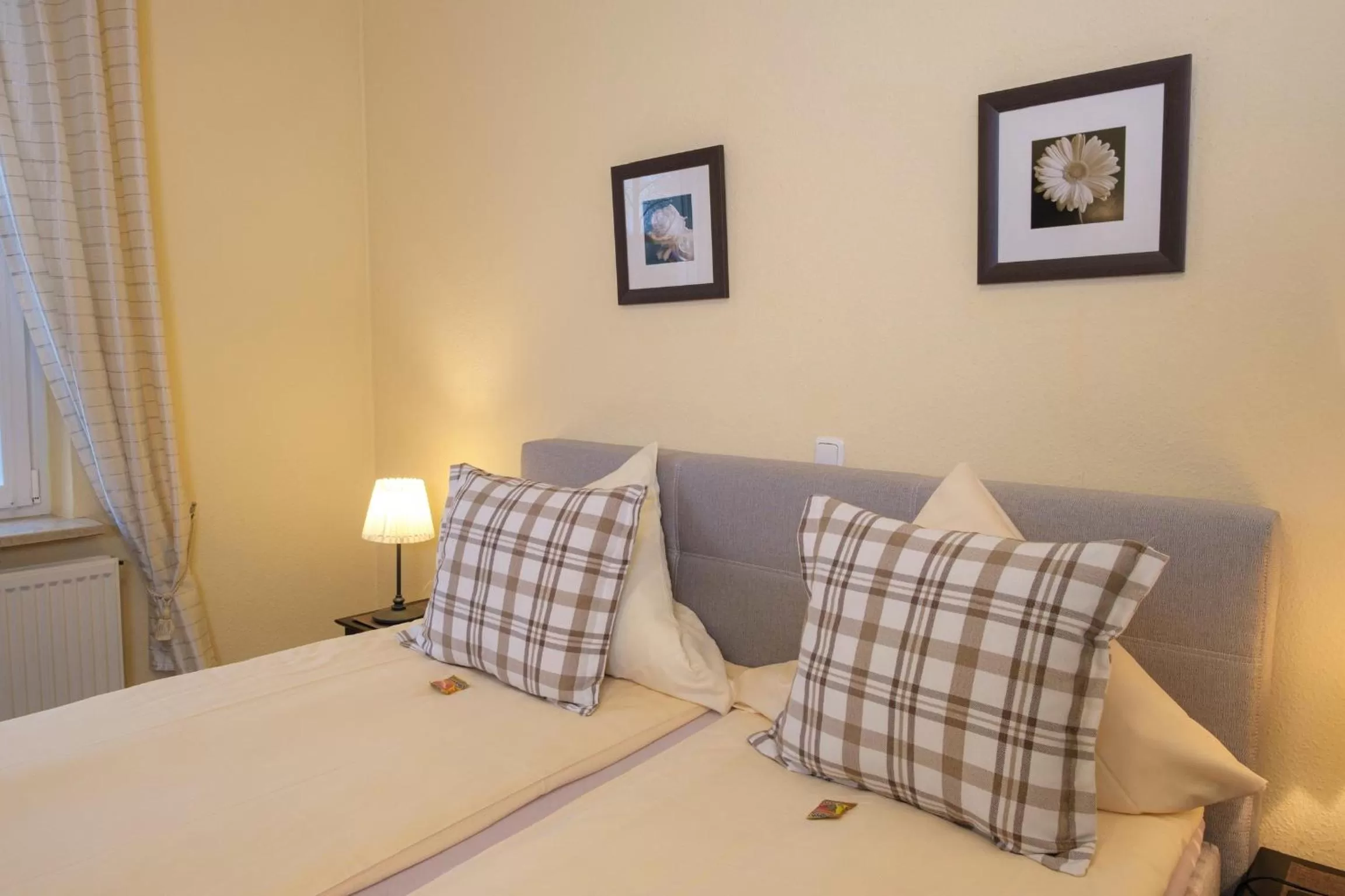 Staff, Bed in Hotel-Restaurant Holsteiner Hof