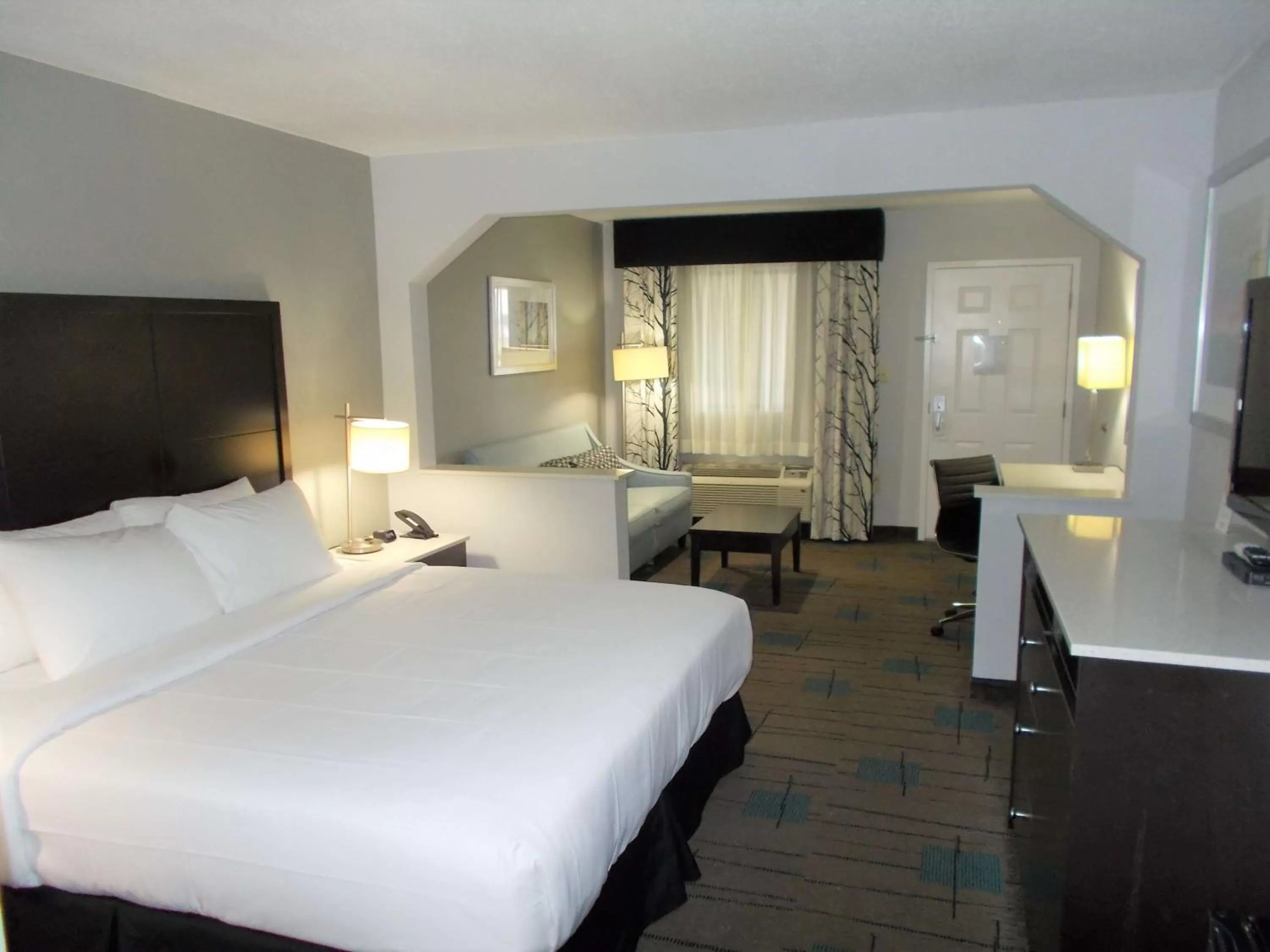 Photo of the whole room in SureStay Hotel by Best Western Richland