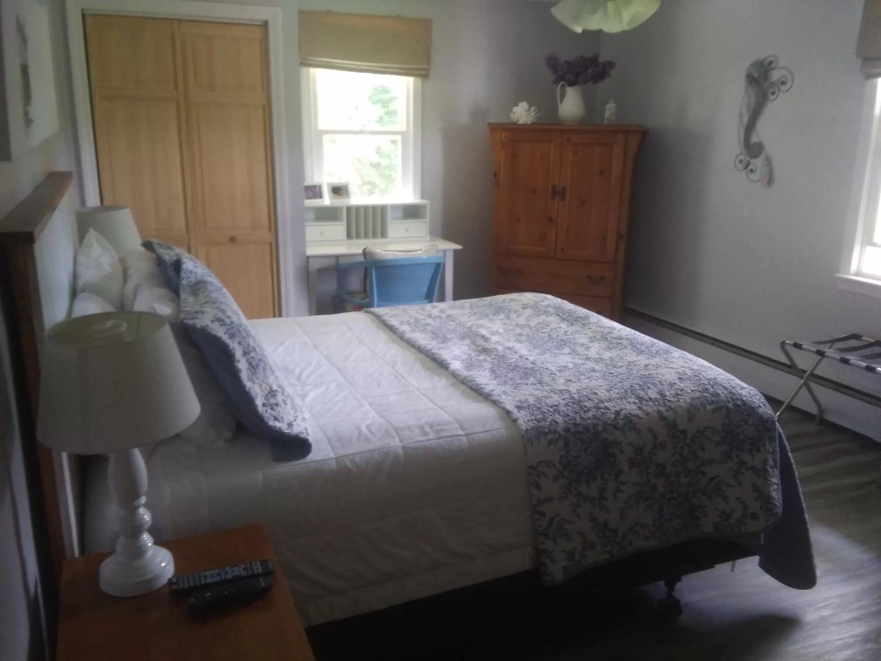 Bed in The Eastland Motel