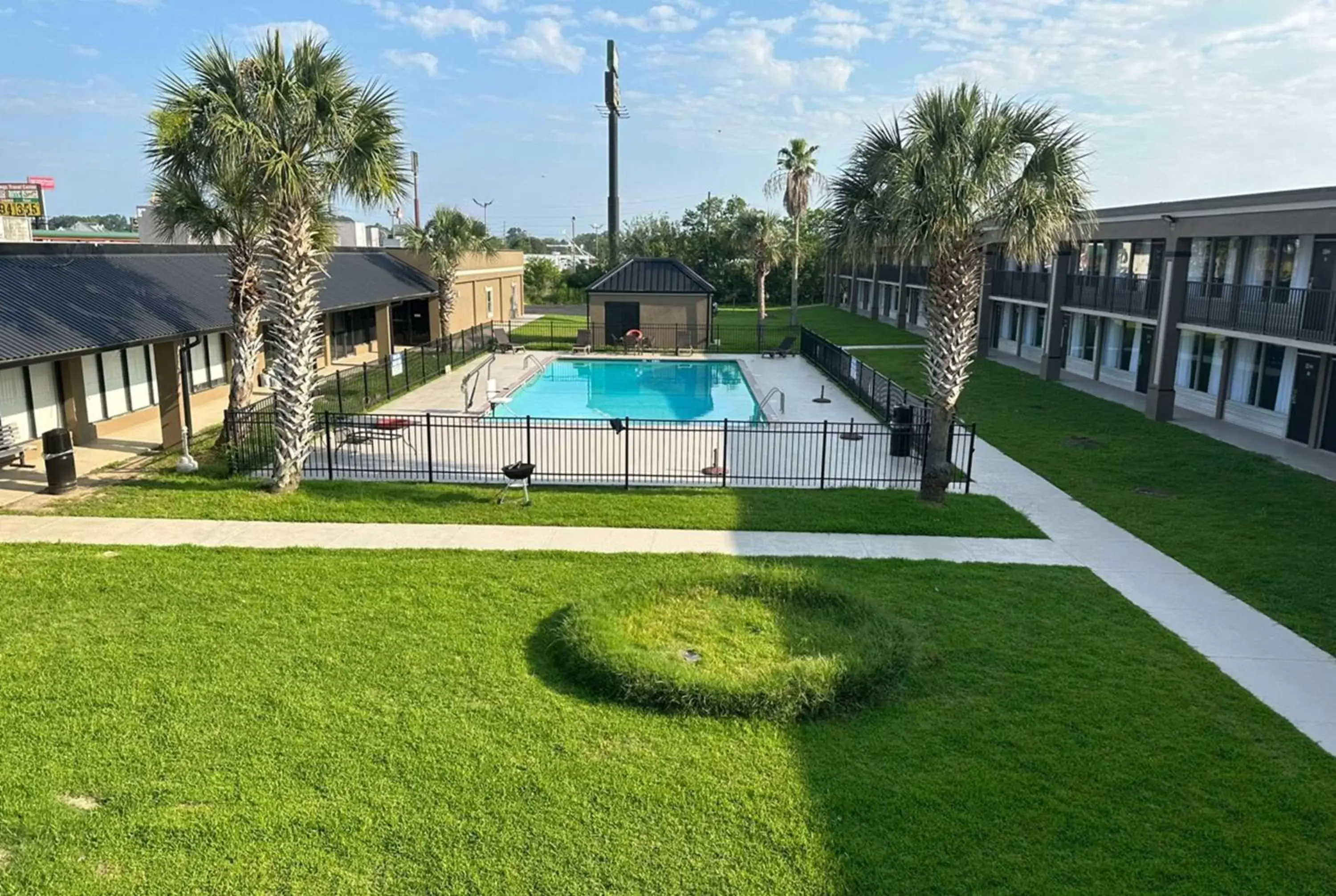 Pool view, Swimming Pool in Days Inn & Suites by Wyndham Jennings