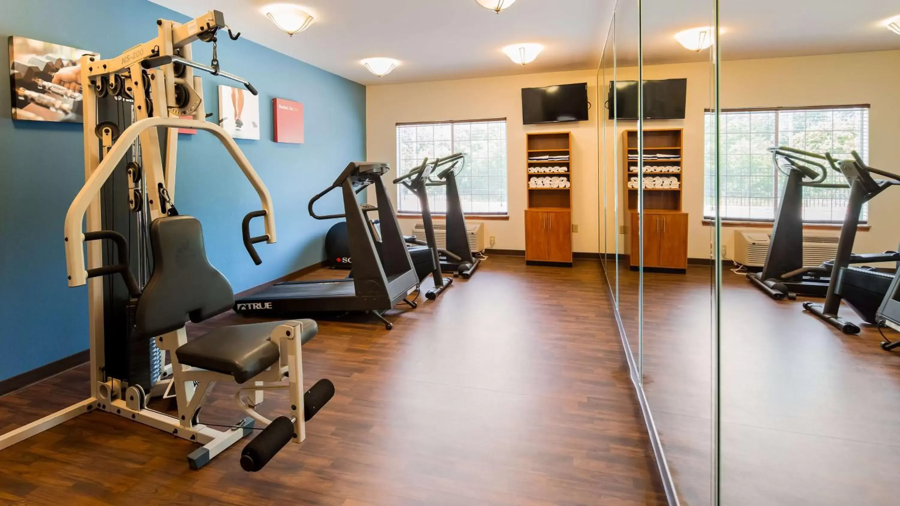 Fitness centre/facilities, Fitness Center/Facilities in SureStay Plus Hotel by Best Western Mesquite