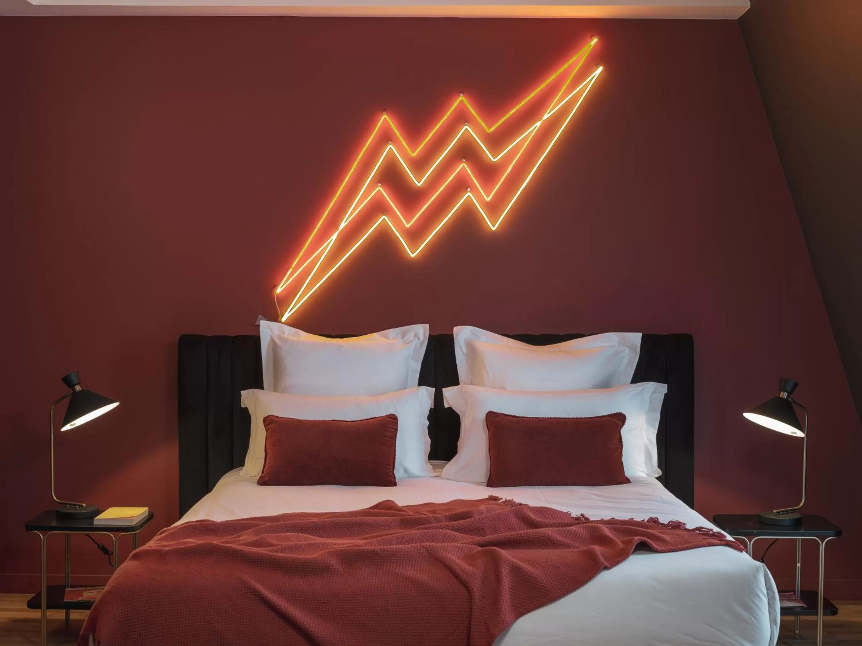 Bed in Seven Hotel Paris