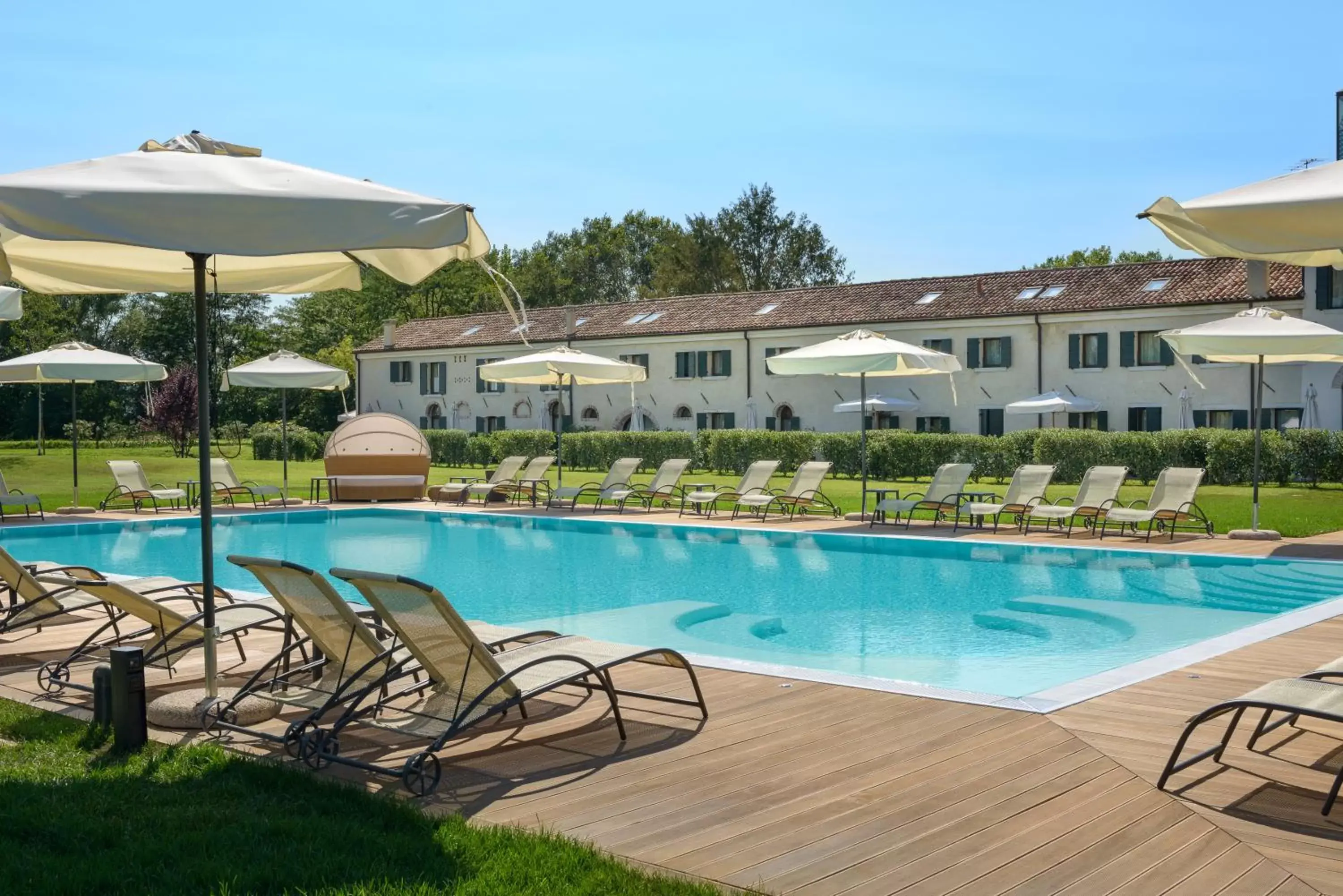 Swimming Pool in Hotel Villa Barbarich Venice Mestre