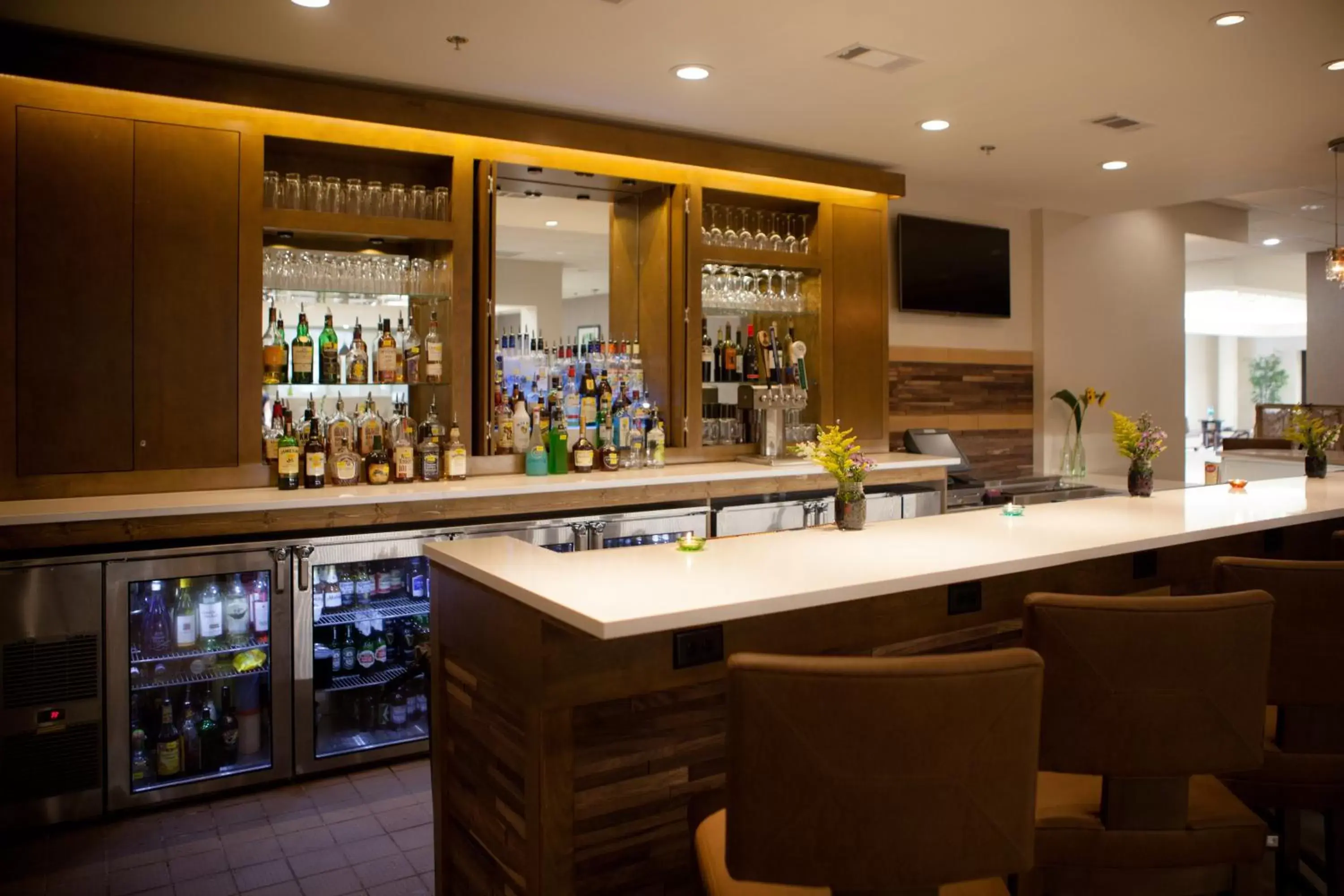 Restaurant/places to eat, Lounge/Bar in Holiday Inn Greenville, an IHG Hotel