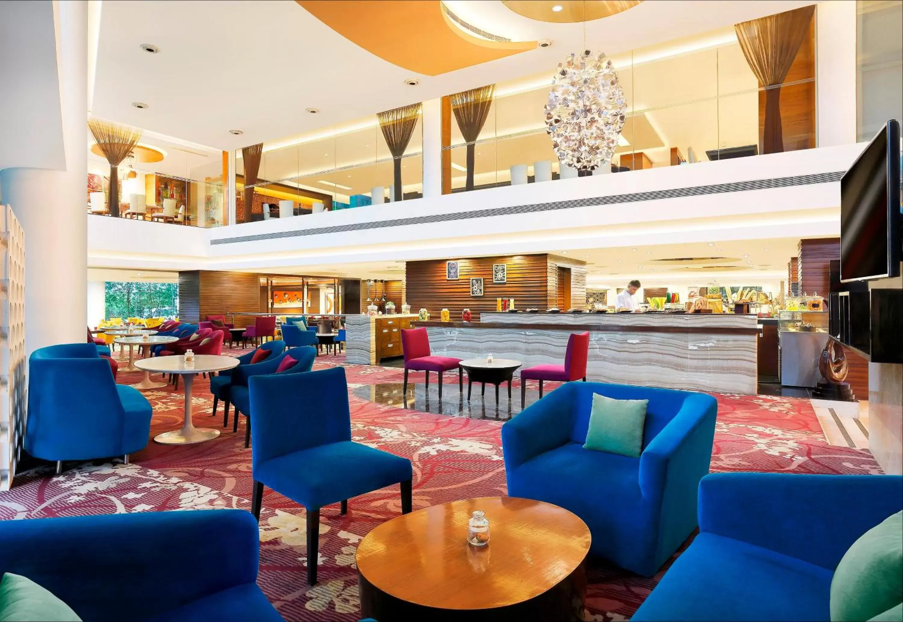 Restaurant/places to eat, Lounge/Bar in Crowne Plaza Ahmedabad City Centre, an IHG Hotel