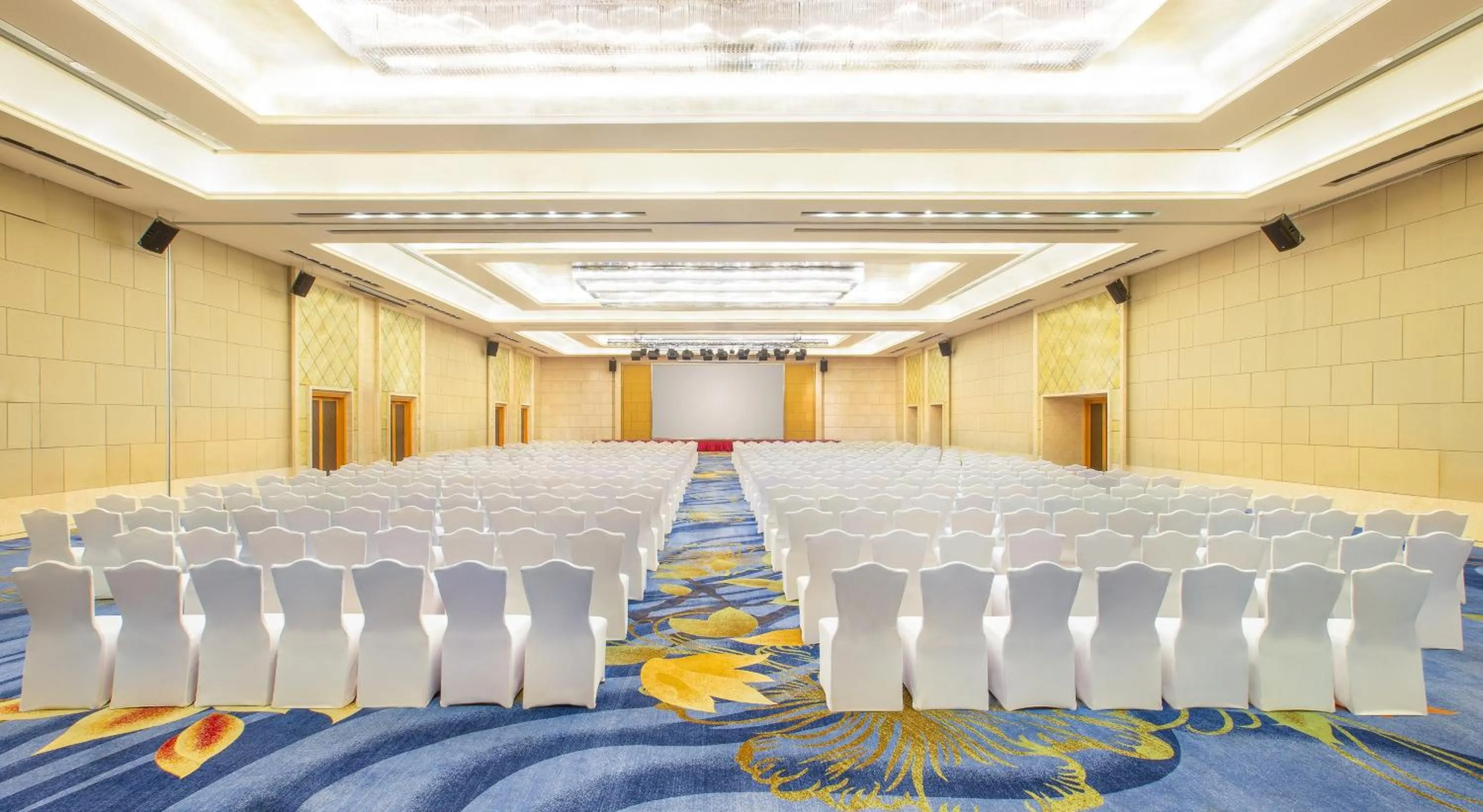 Banquet/Function facilities in Crowne Plaza Shenzhen Longgang City Centre by IHG