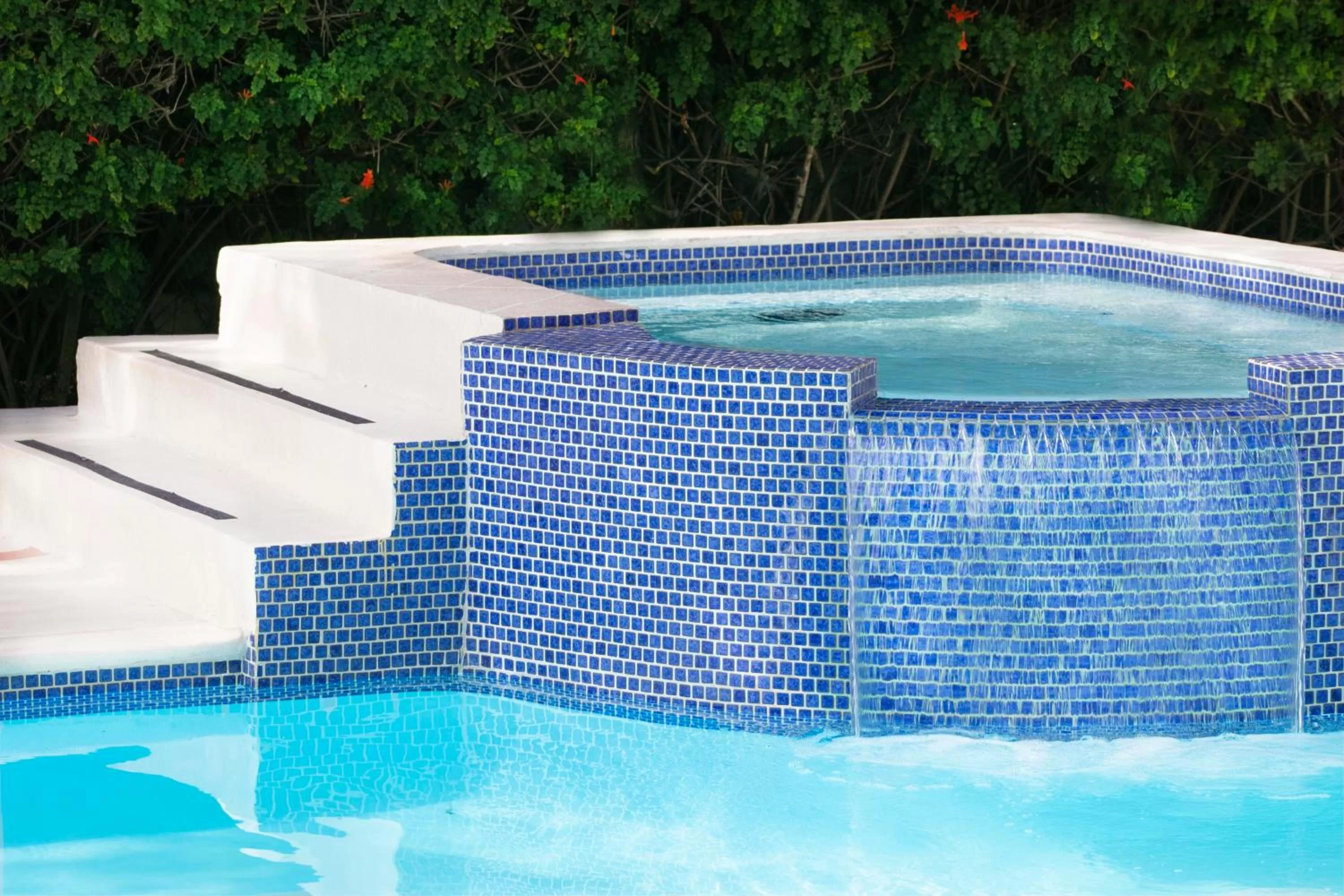 Swimming pool in Del Mar Inn Rosarito