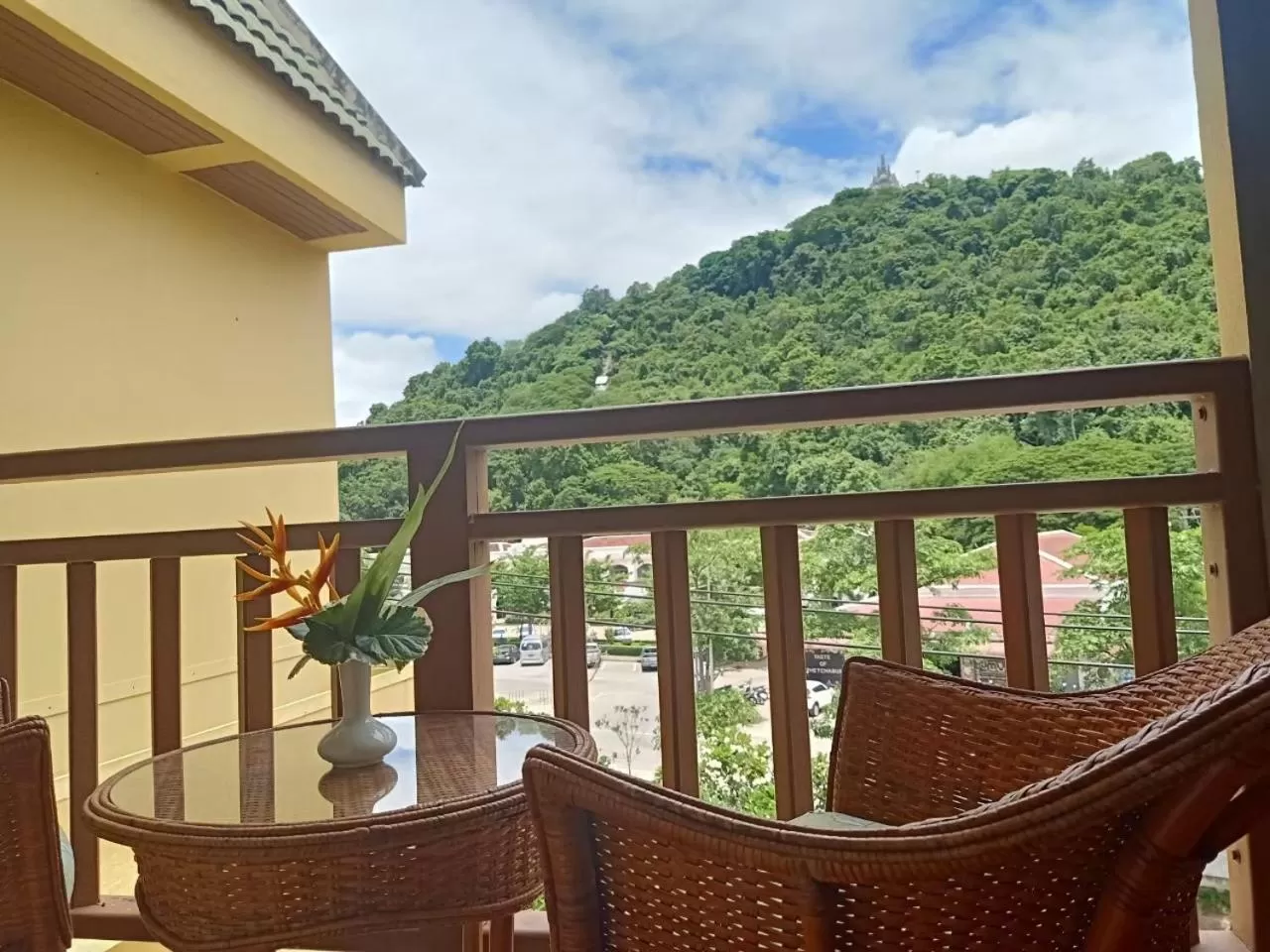 Restaurant/places to eat in Sun Hotel