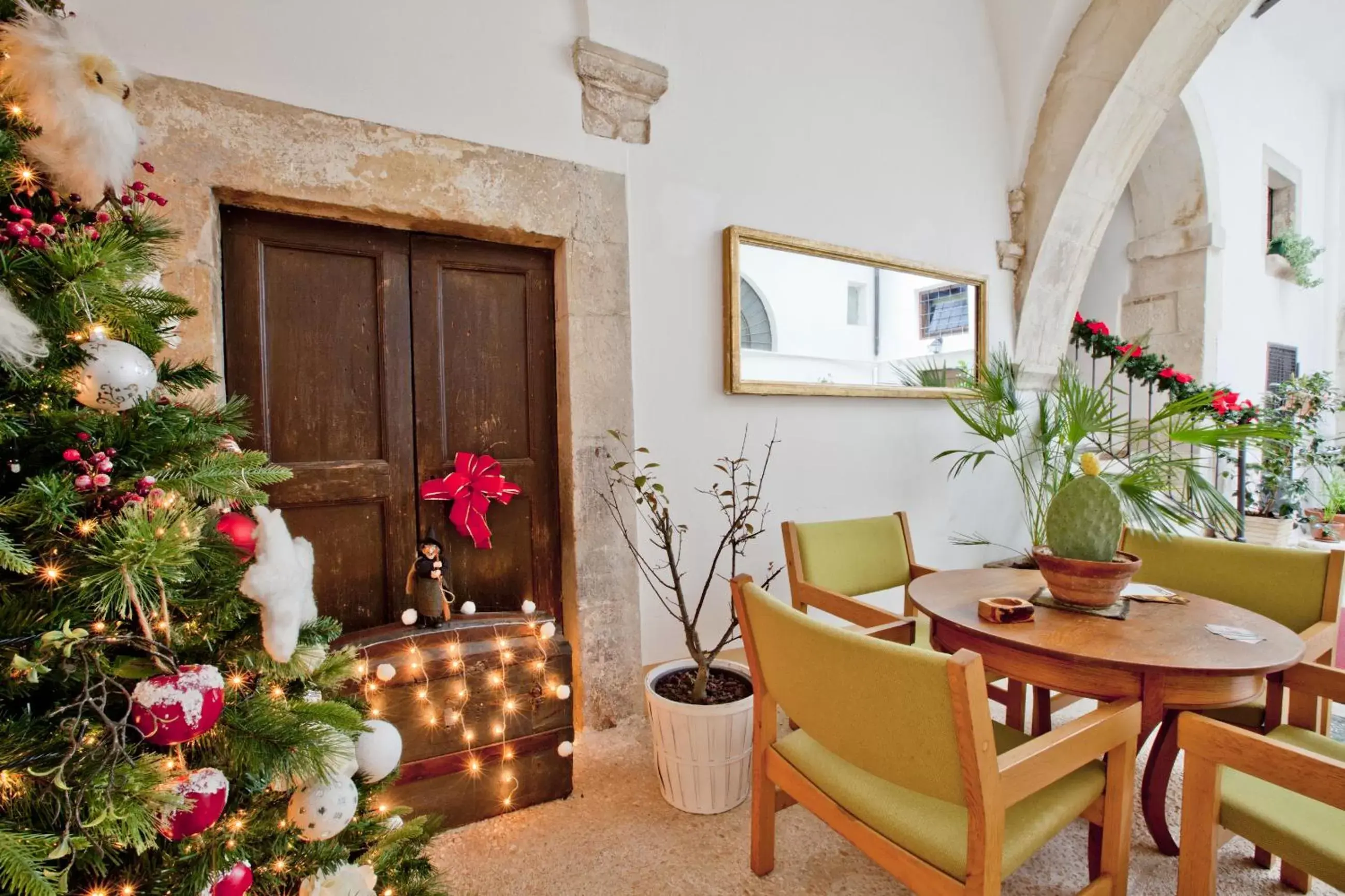 Patio, Dining Area in B&B Il Marchese Del Grillo