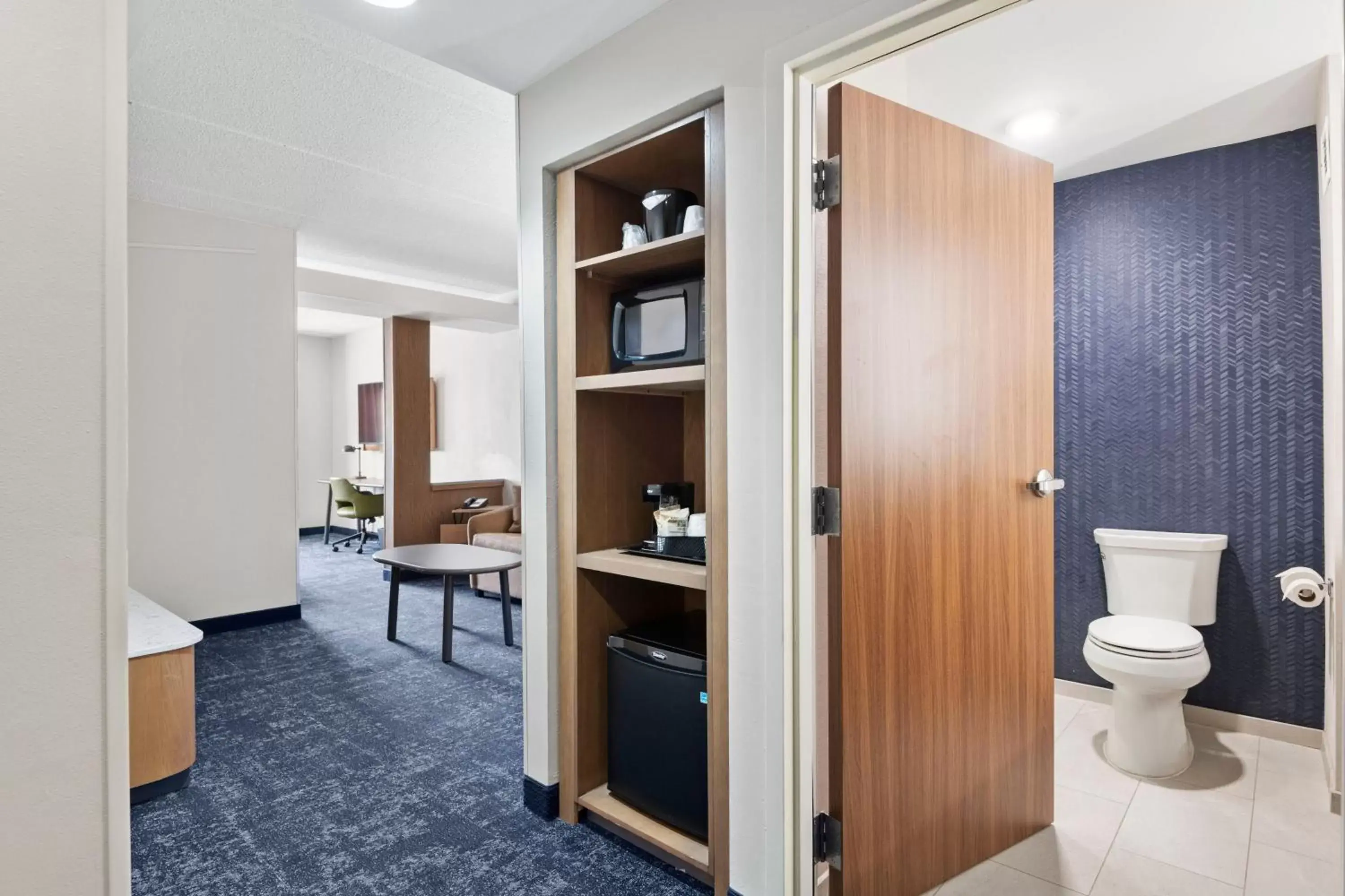 Photo of the whole room, Bathroom in Fairfield Inn & Suites by Marriott Hickory