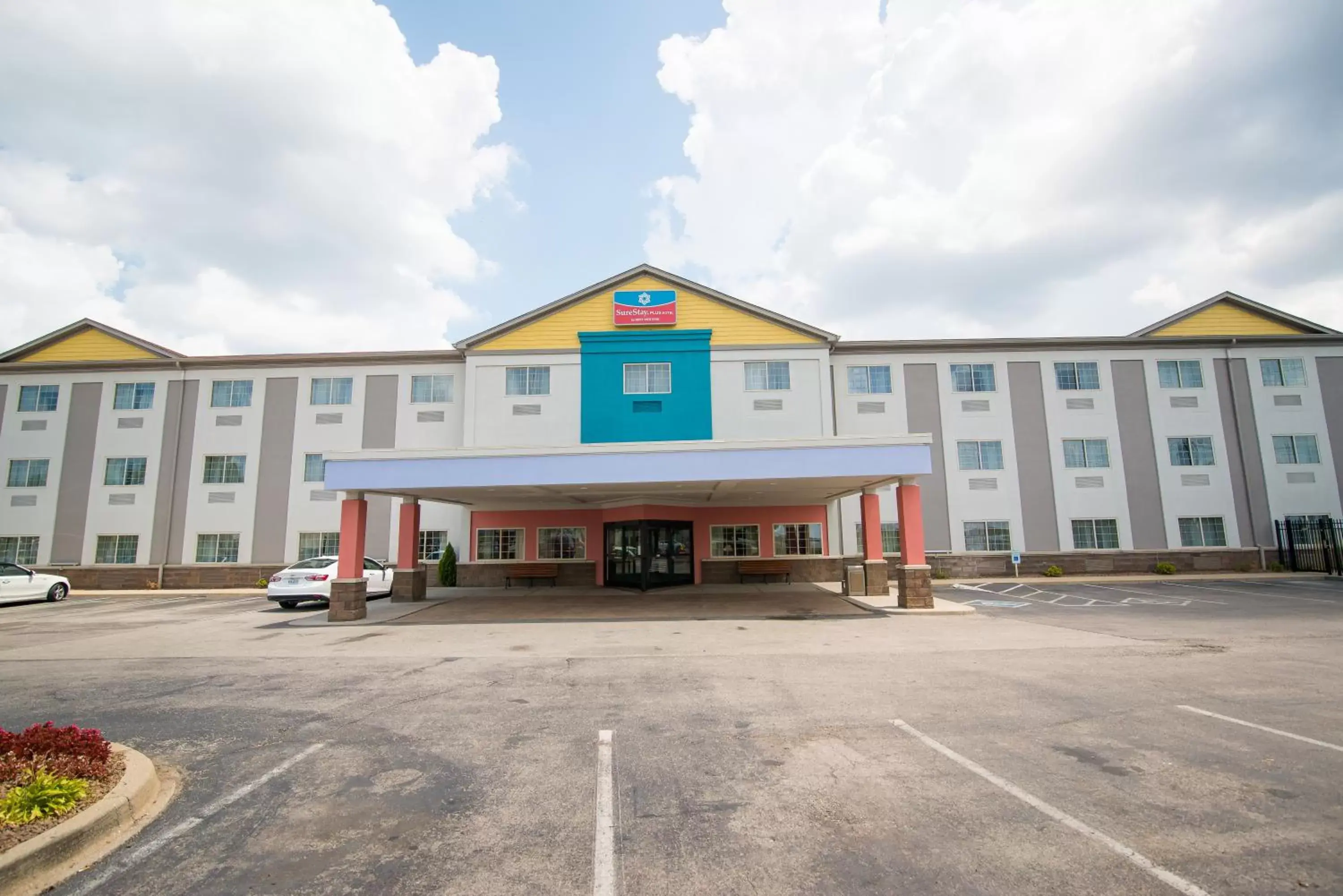 Property Building in SureStay Plus by Best Western Louisville Airport Expo