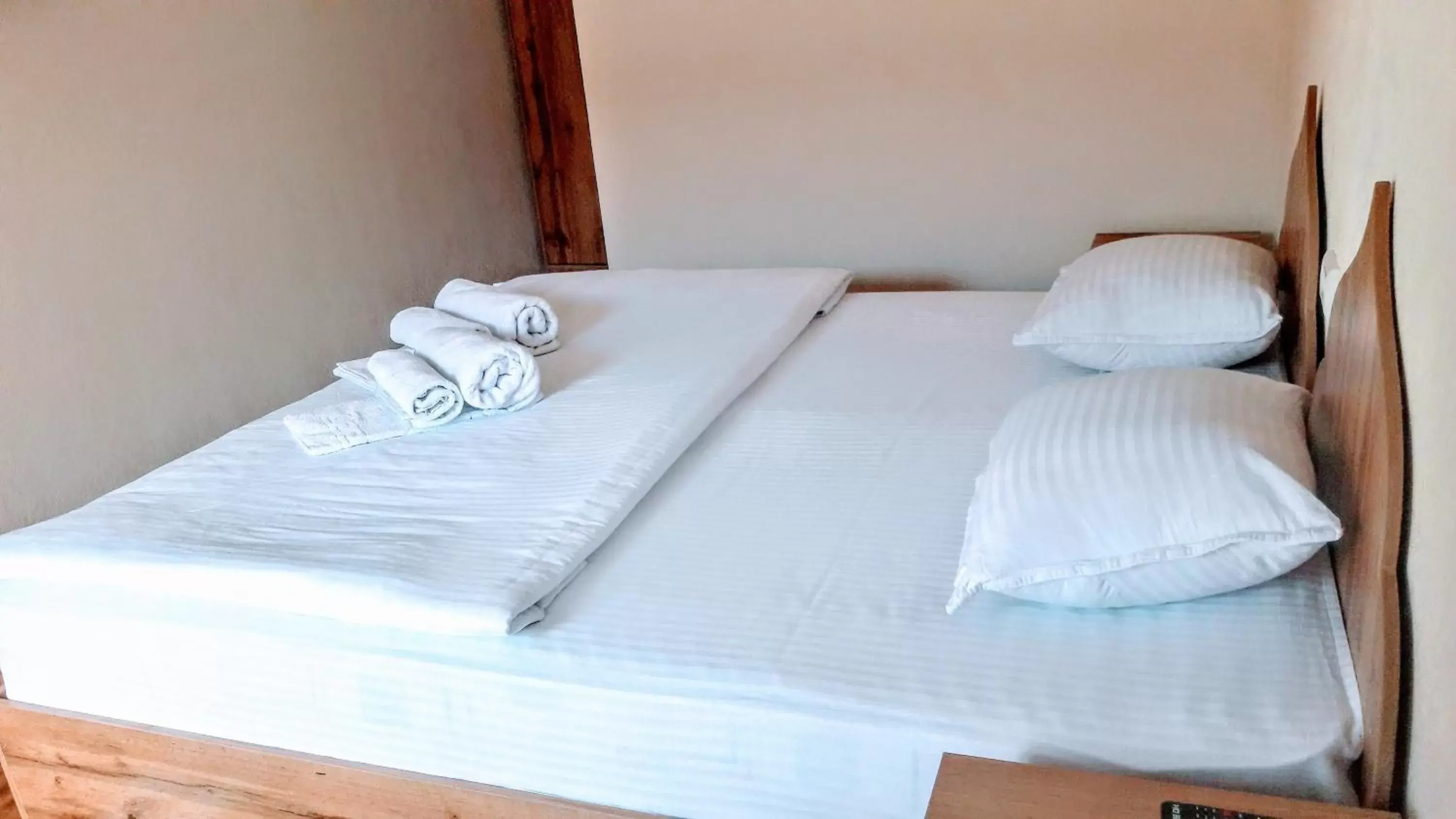 Bed in Naqshband Bed in Naqshband