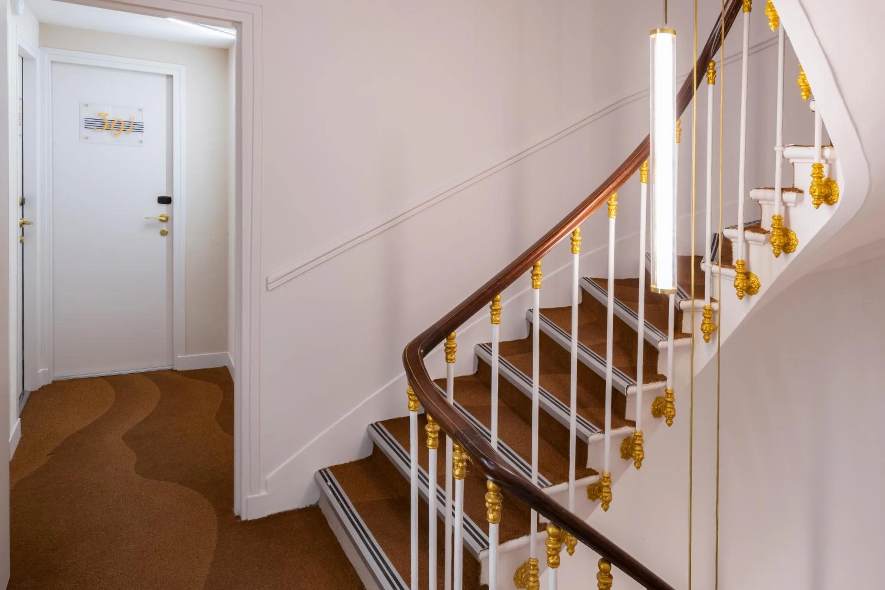 Property building in Mercure Paris Opera Lafayette