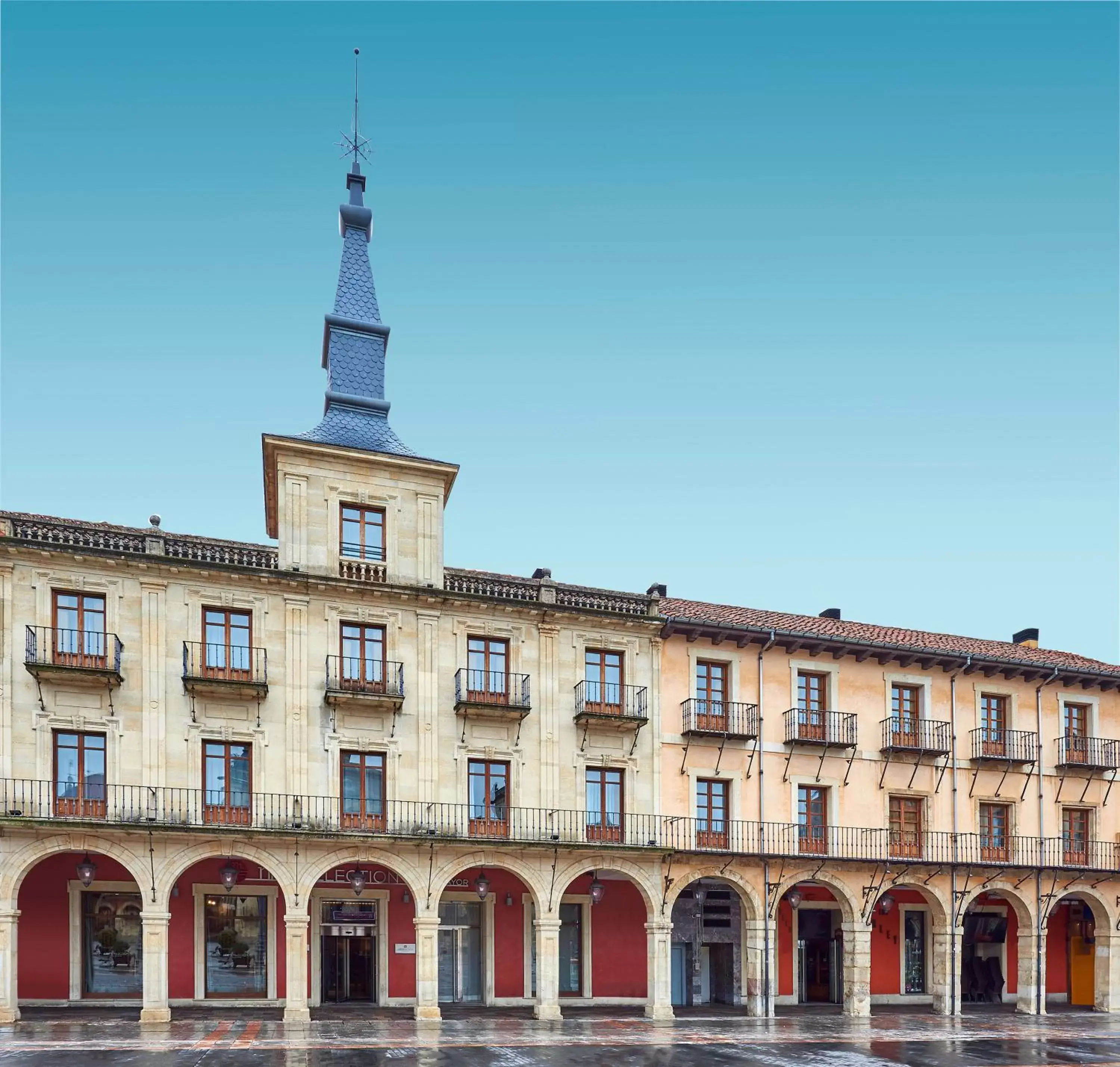 Property building in NH Collection León Plaza Mayor