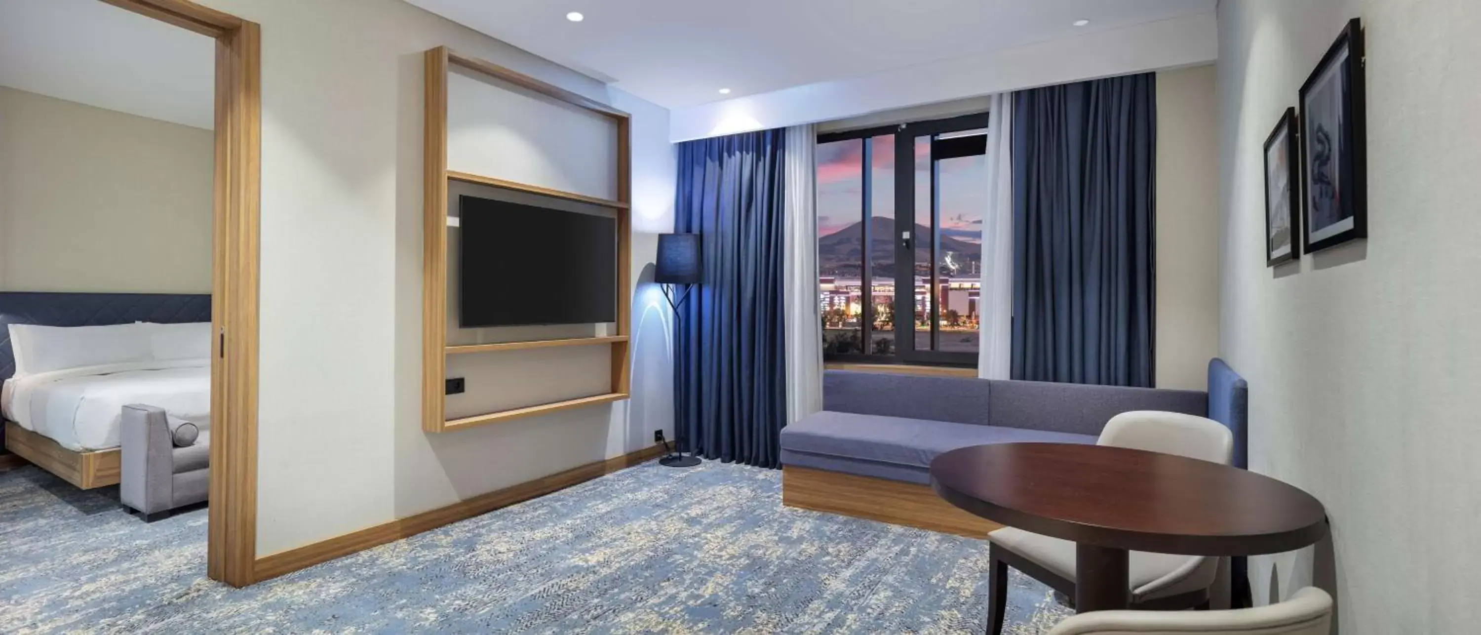 Living room, TV/Entertainment Center in Hilton Garden Inn Erzurum