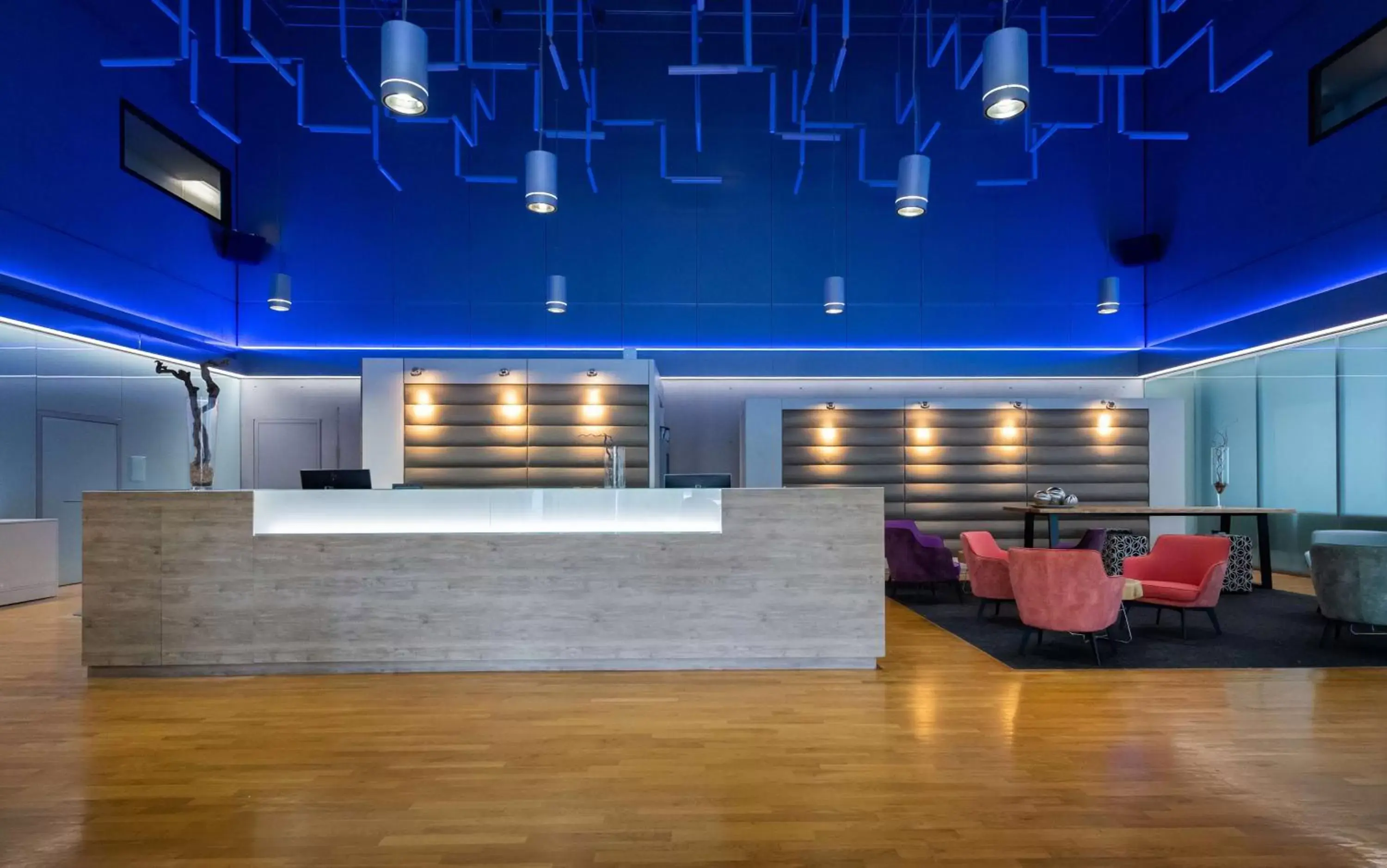 Lobby or reception in DoubleTree by Hilton Frankfurt Niederrad