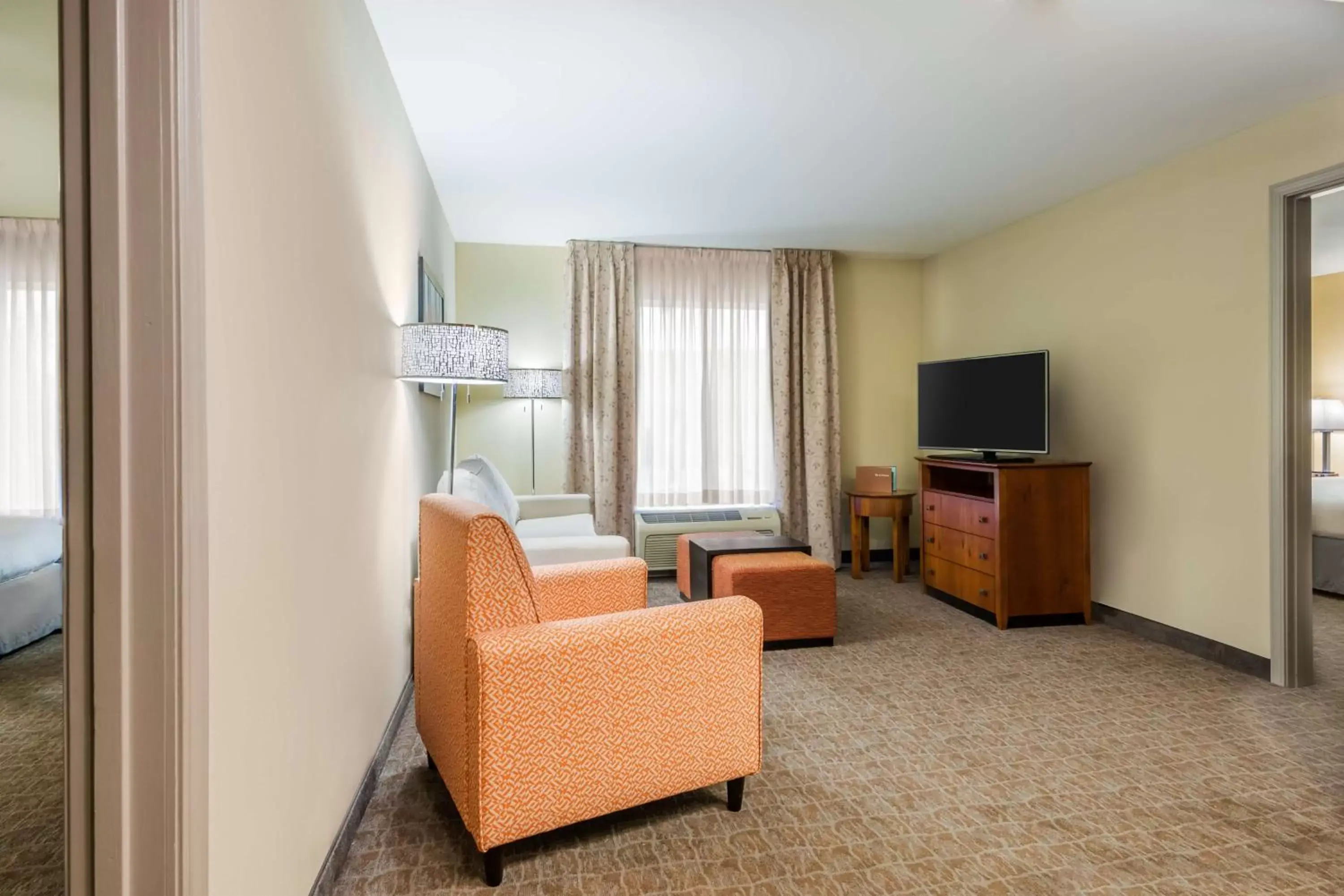 Living room, TV/Entertainment Center in Homewood Suites by Hilton St. Louis Riverport- Airport West