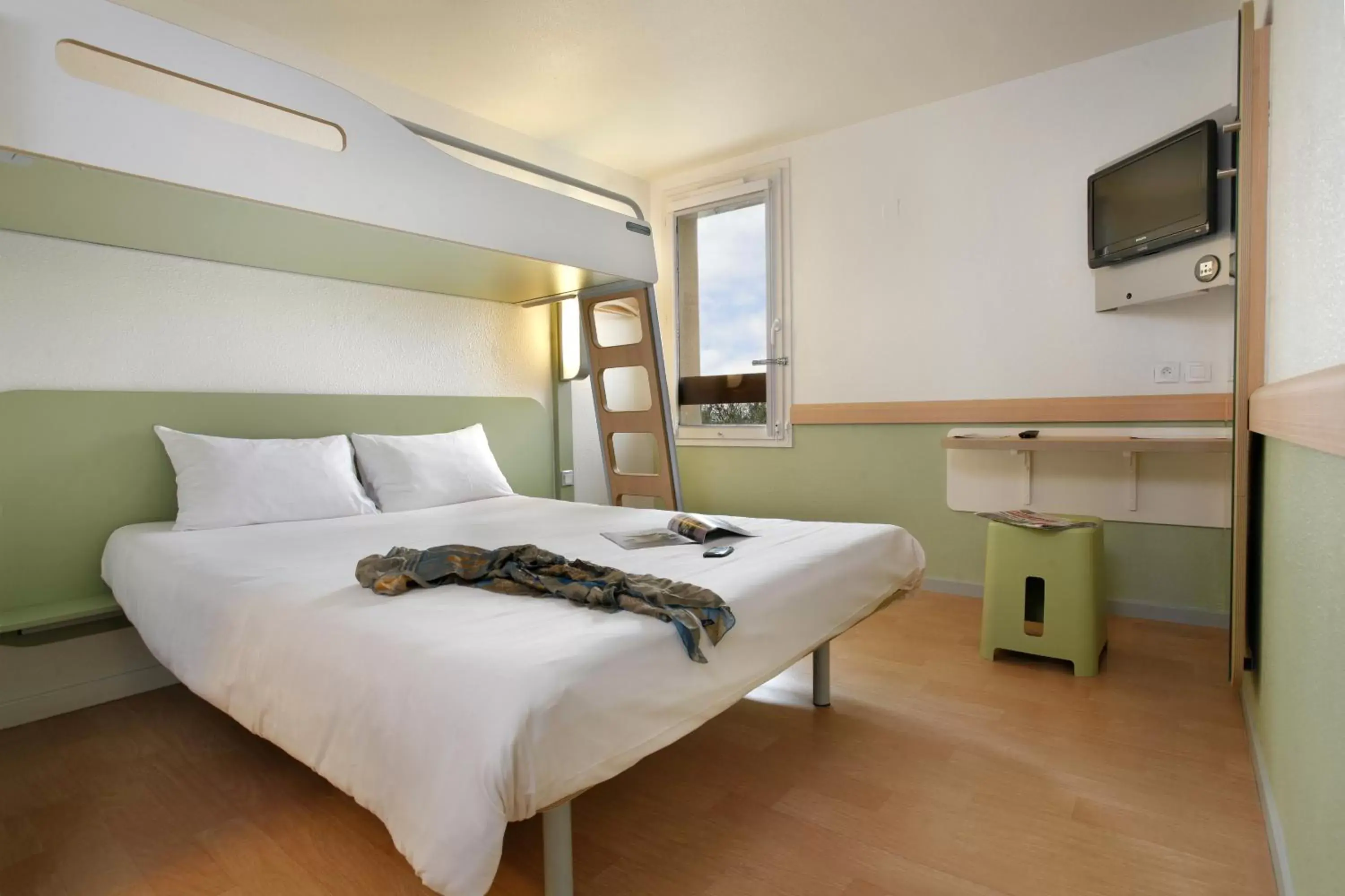 Bedroom, Bed in Ibis budget Béziers Est Mediterranée A9 / A75