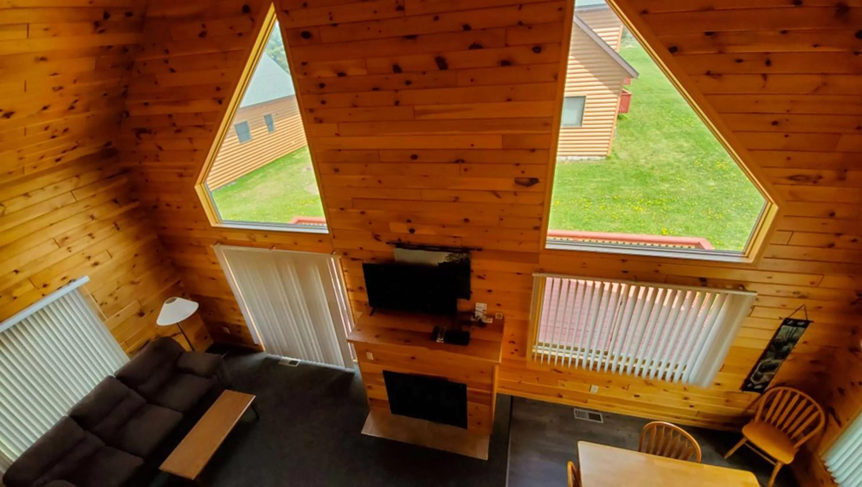 Photo of the whole room in Jasper Ridge Inn Ishpeming