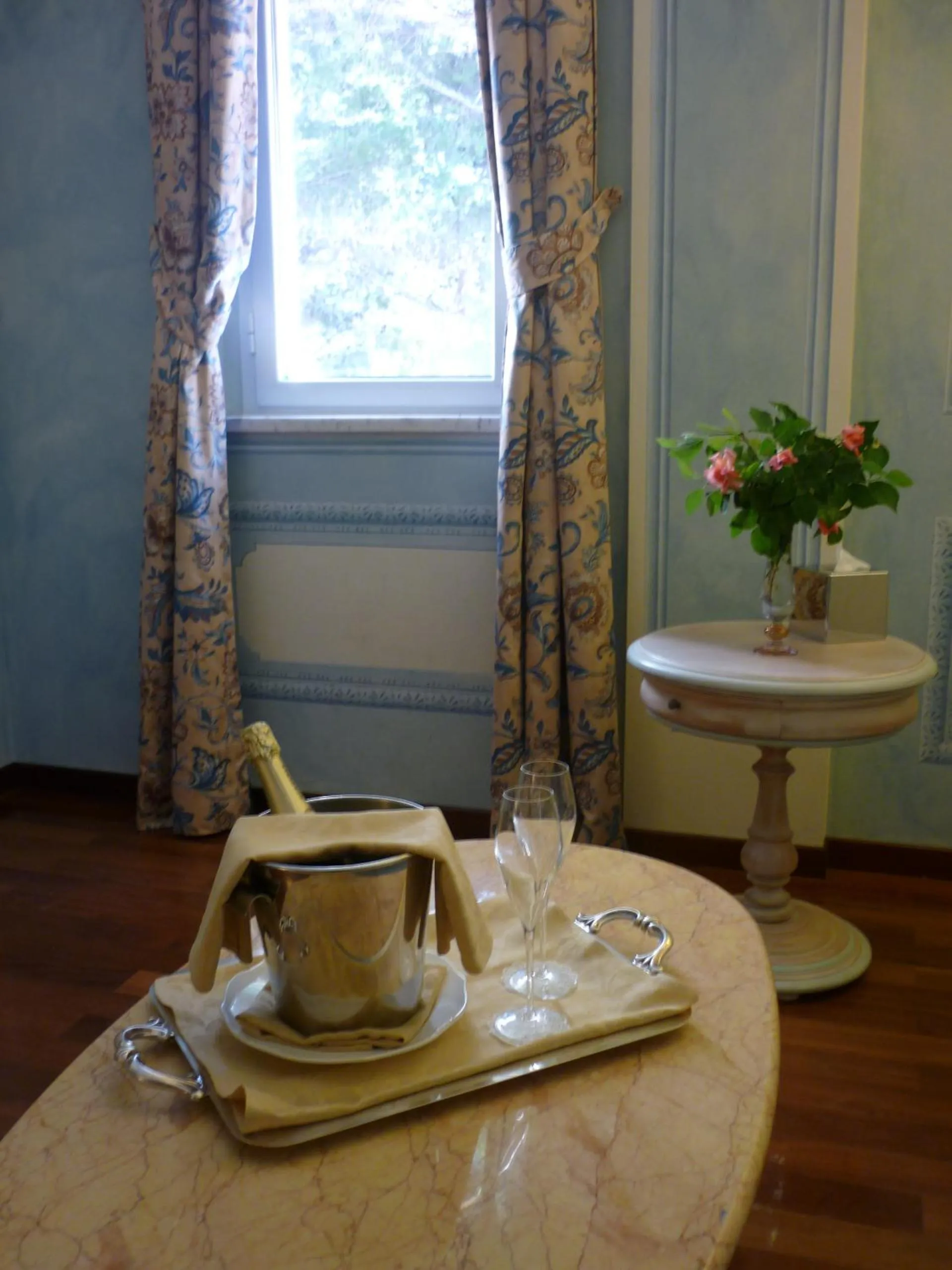 Decorative detail in Suite Hotel Nettuno