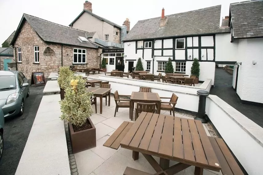 Garden, Swimming Pool in The Castle Hotel Wetherspoon