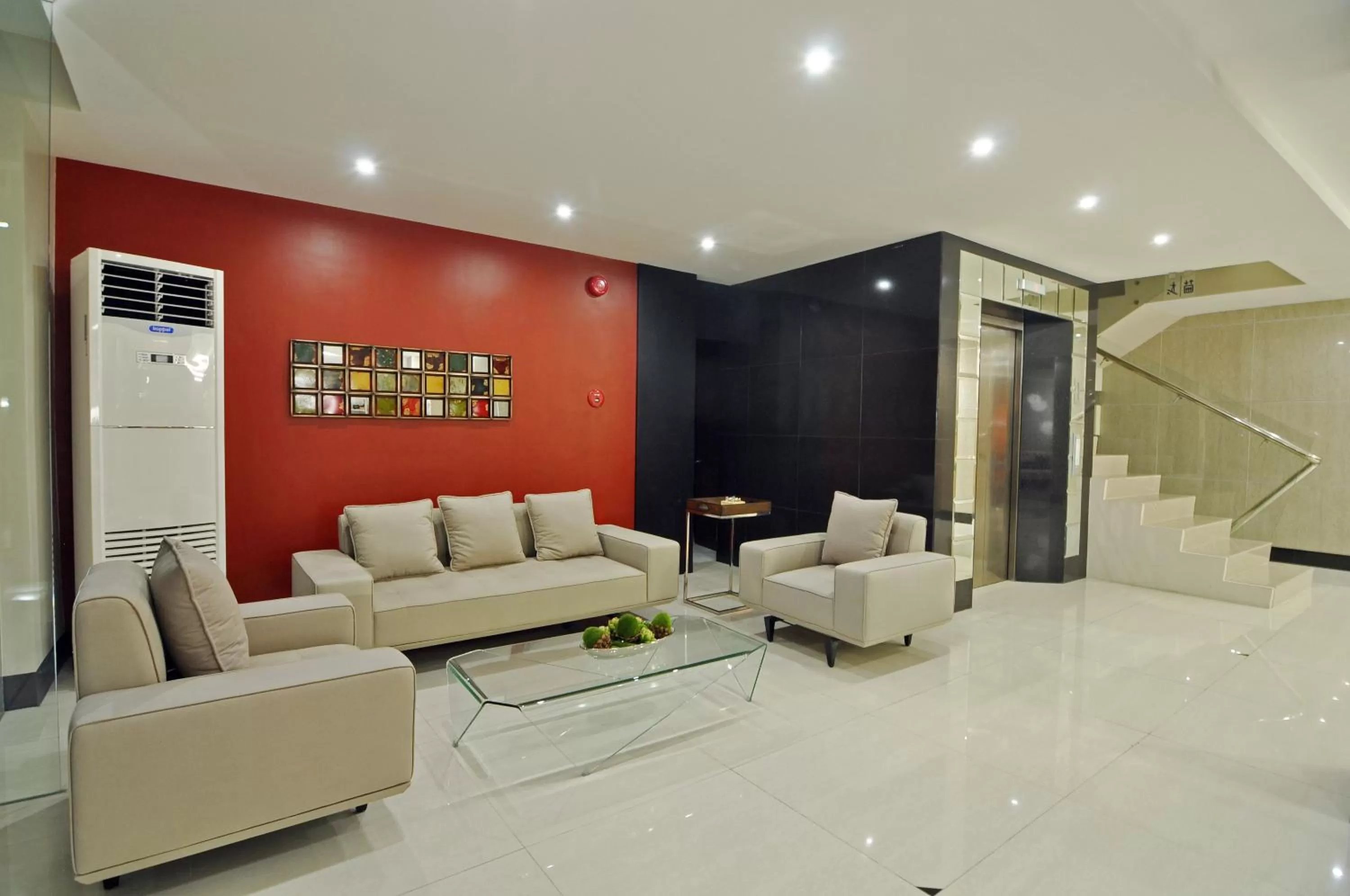 Lobby or reception in 717 Cesar Place Hotel