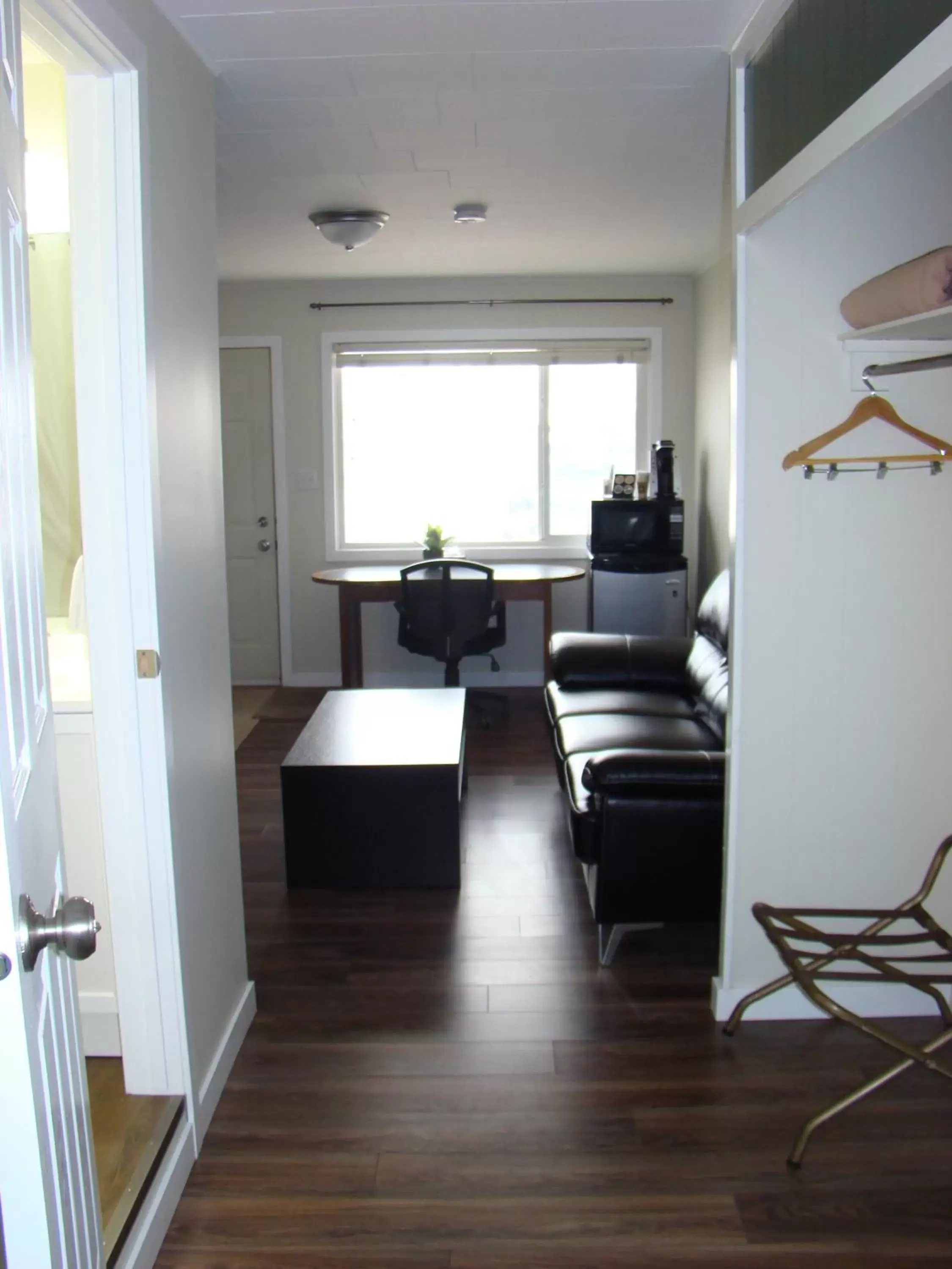 Seating area, Kitchen/Kitchenette in Paddock Inn