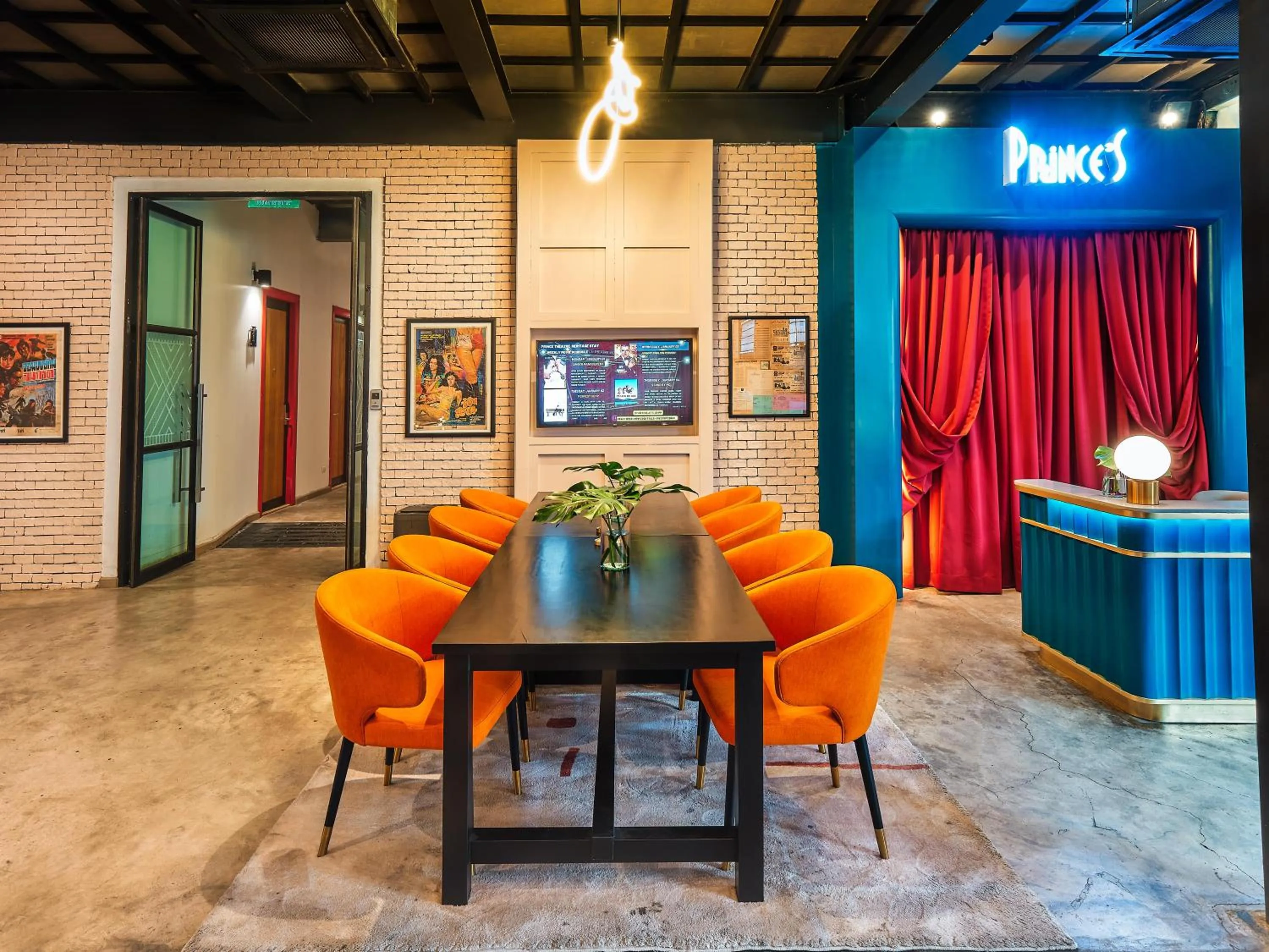 Lobby or reception in Prince Theatre Heritage Stay Hostel - Silom