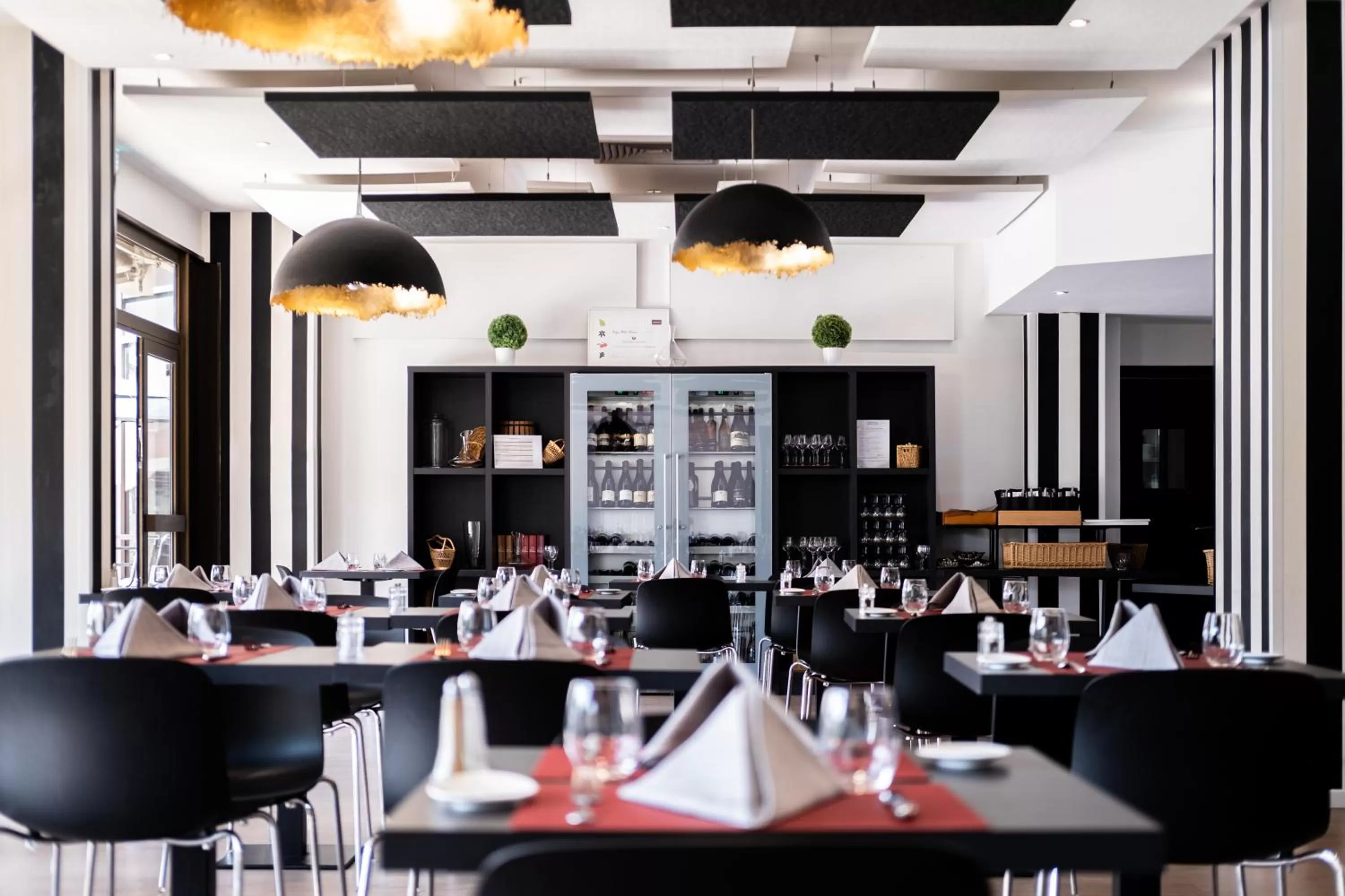 Restaurant/places to eat in Mercure Tours Sud