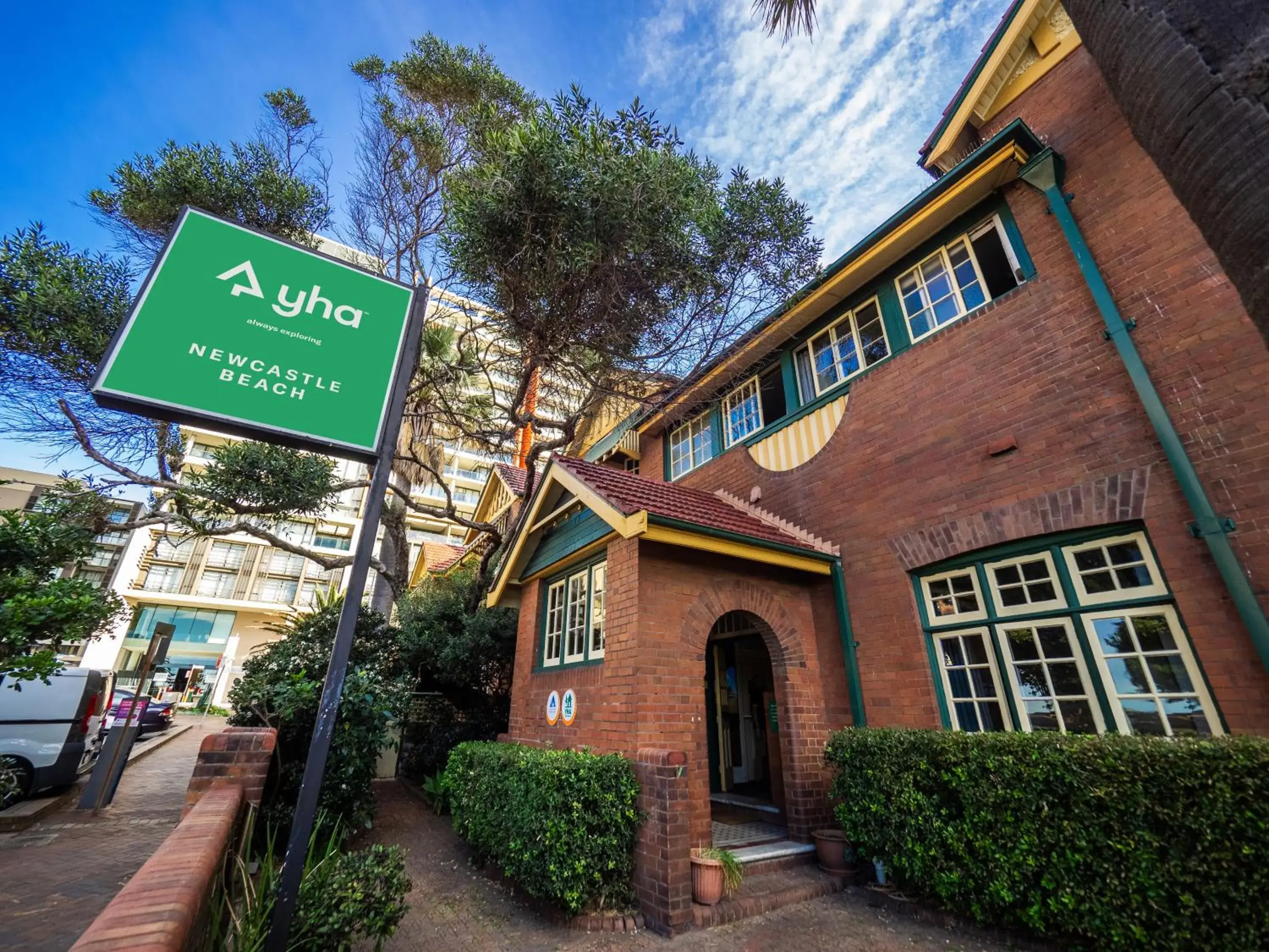 Street view, Property Building in Newcastle Beach YHA Hostel