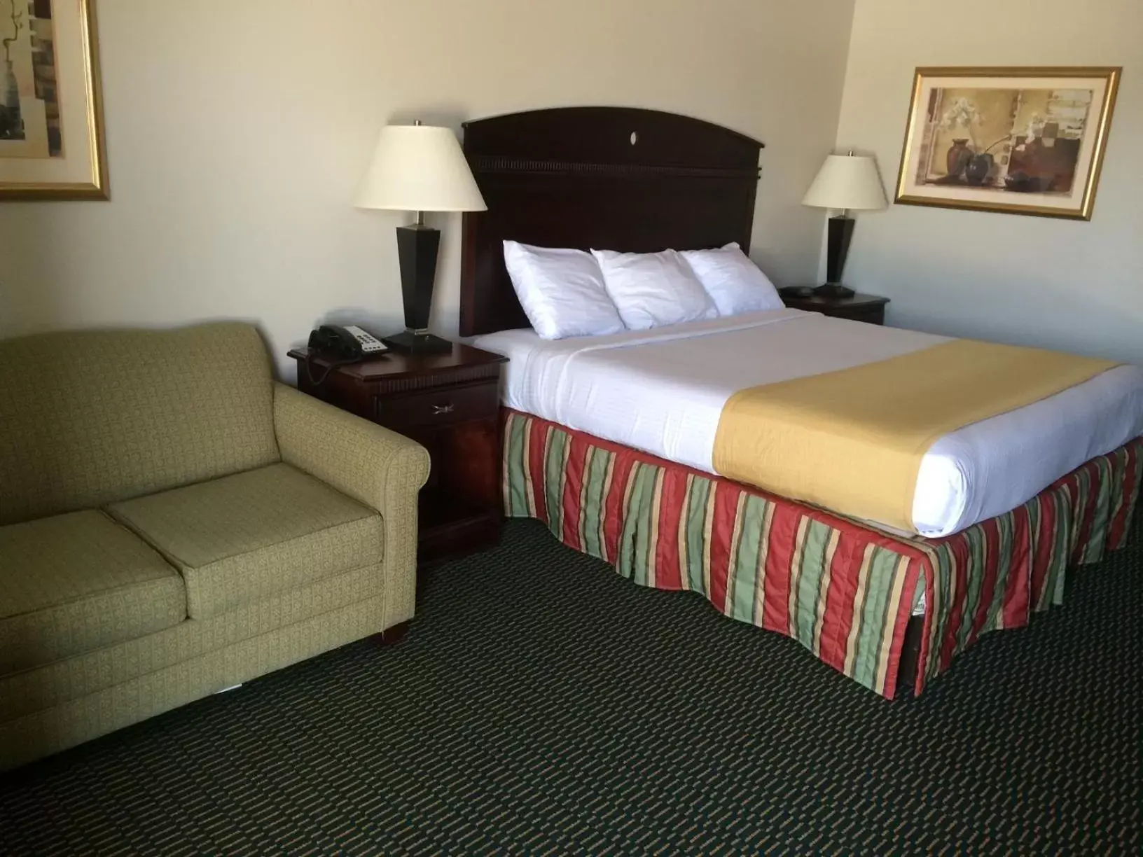 Photo of the whole room, Bed in Express Inn