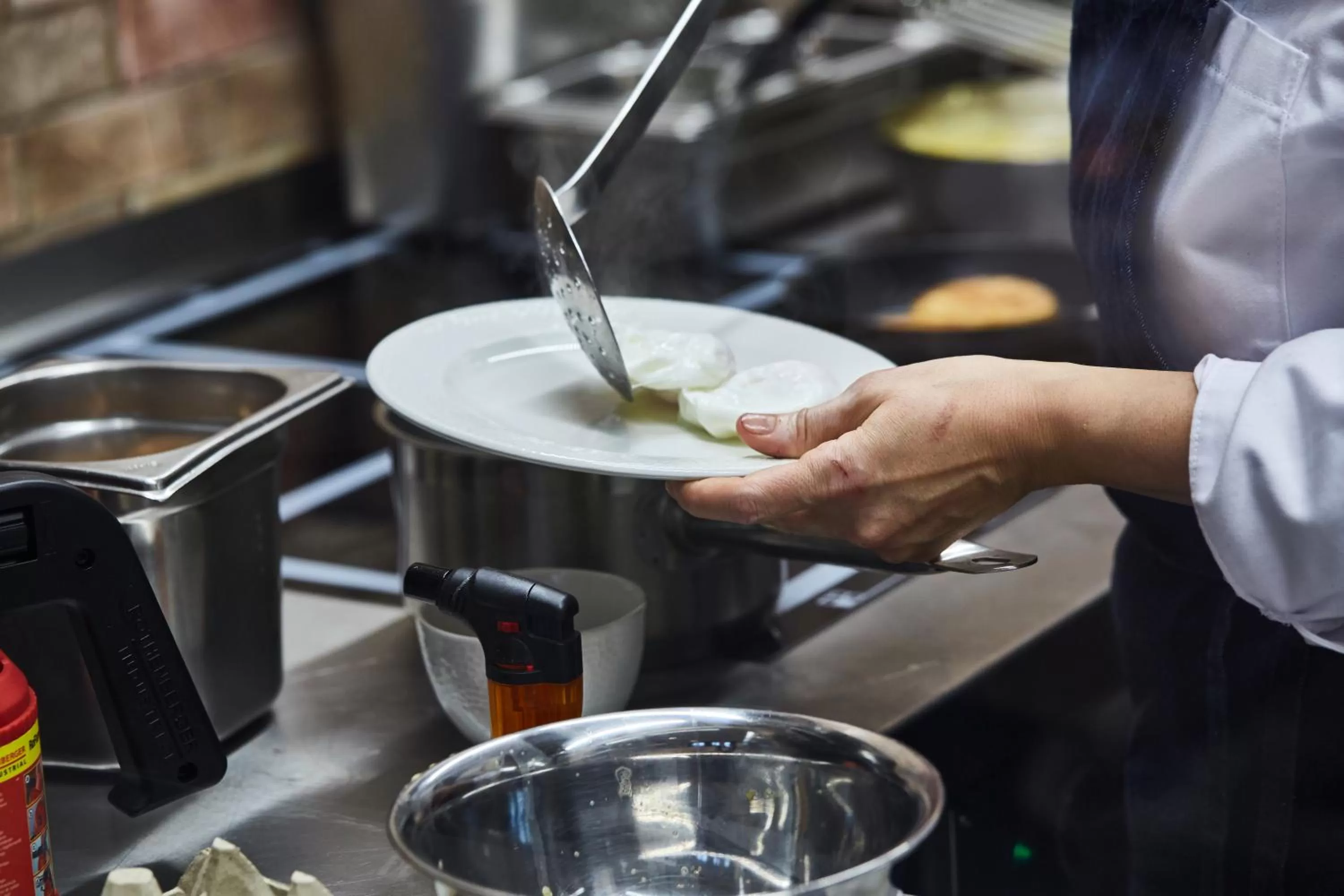 Restaurant/places to eat in Clounys Hotel