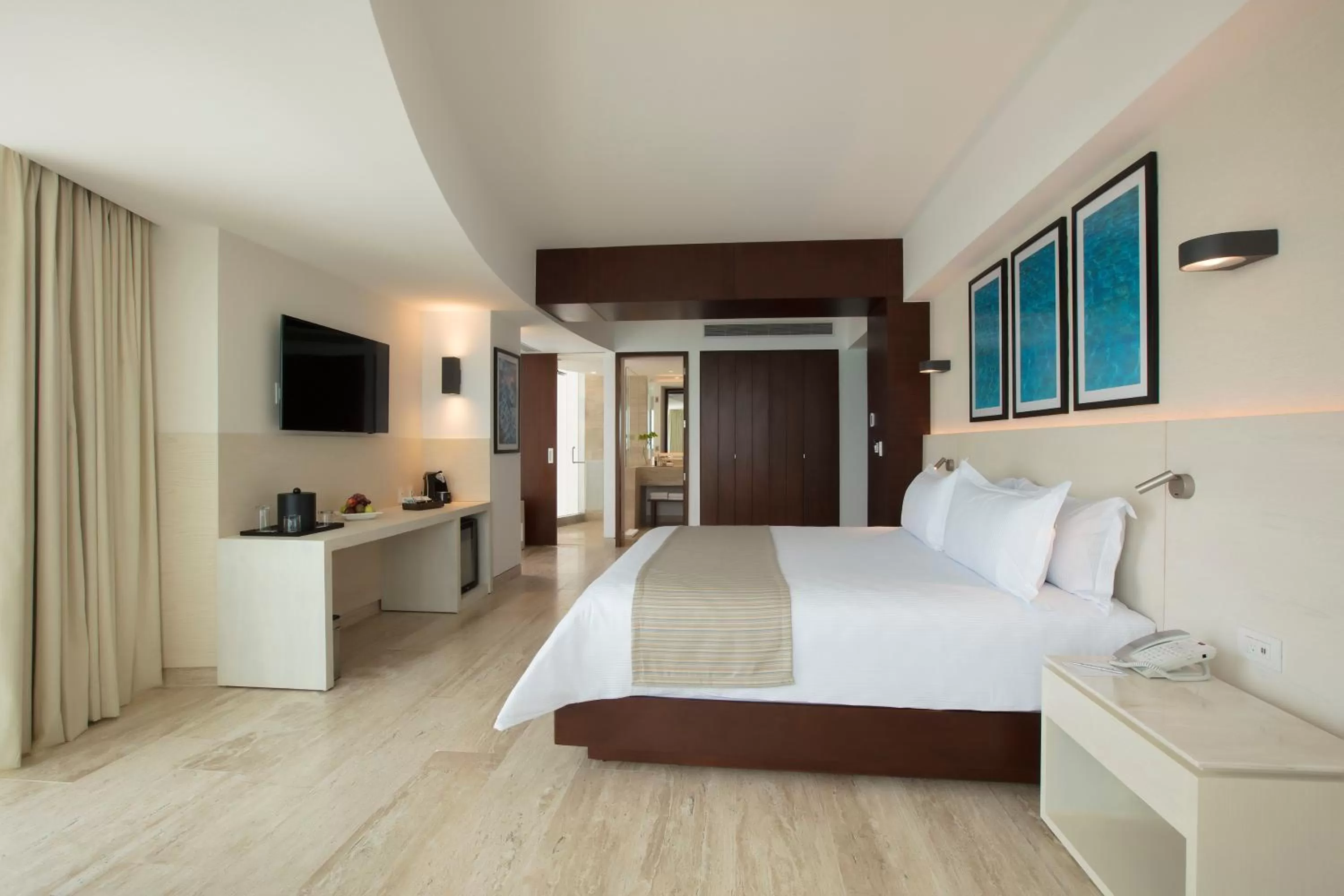 Photo of the whole room, Bed in Altitude at Krystal Grand Cancun - All Inclusive