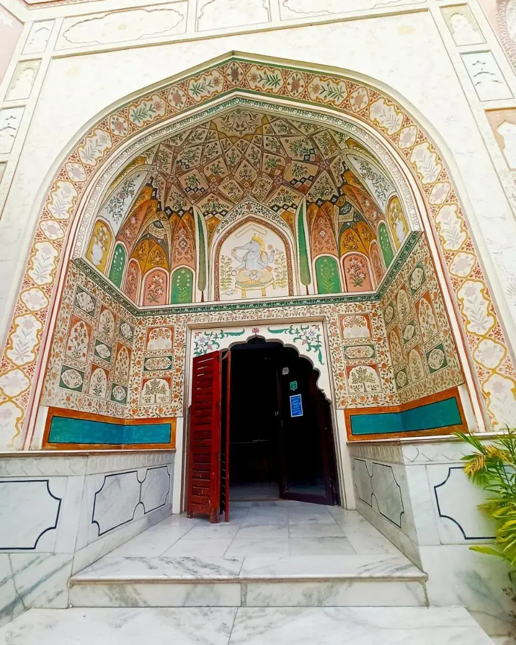 Facade/entrance in Rani Mahal Hotel