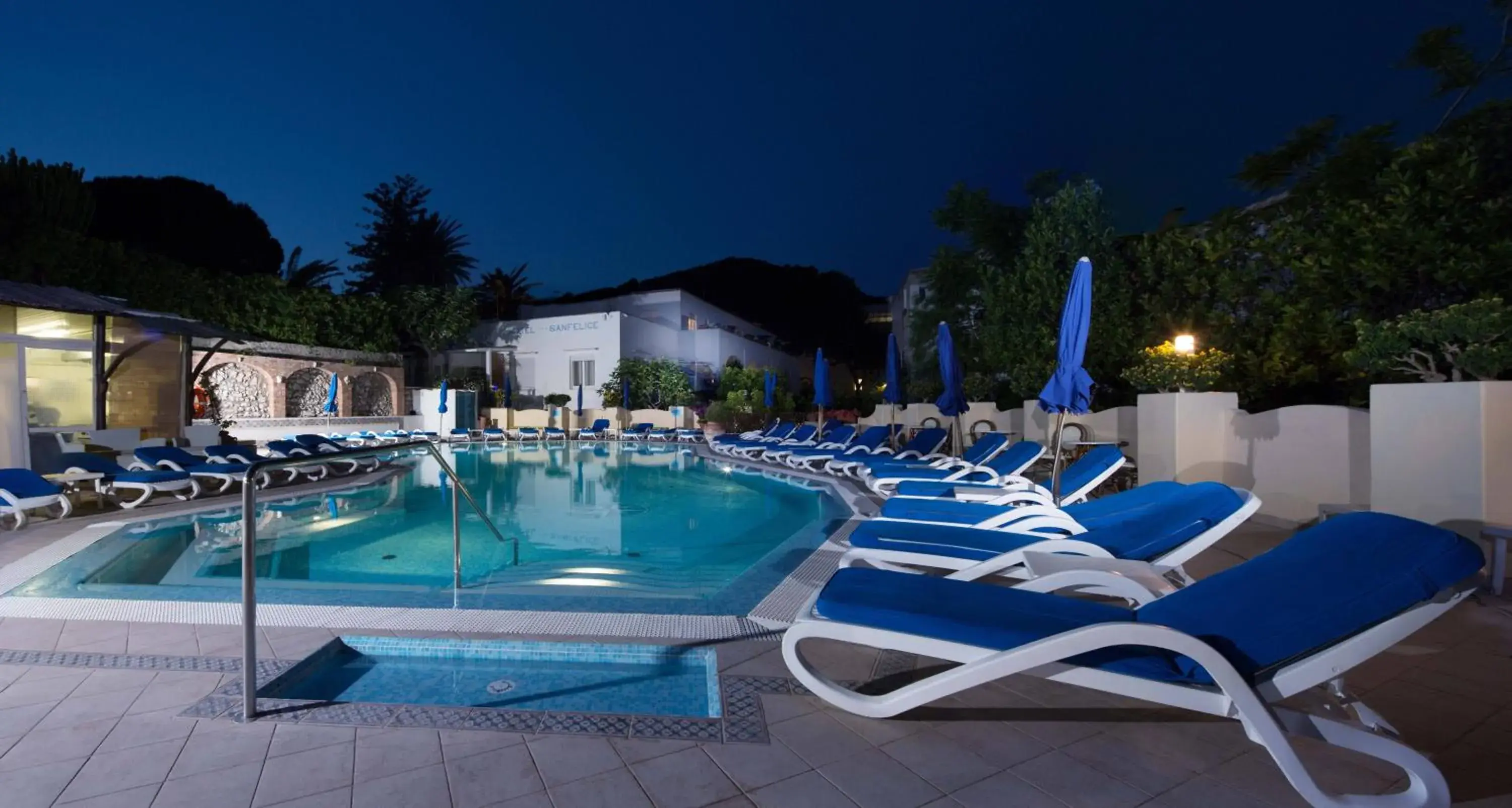 Swimming Pool in Hotel San Felice