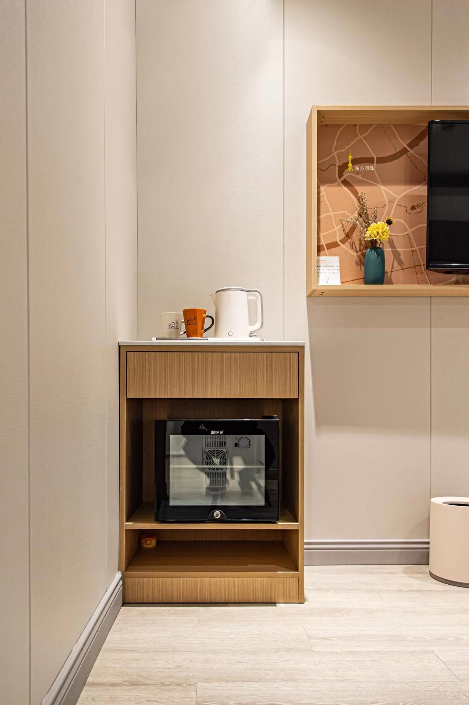 TV and multimedia in Shanghai JOYFUL YARD Hotel-Free shuttle bus to Pudong Airport and Disneyland