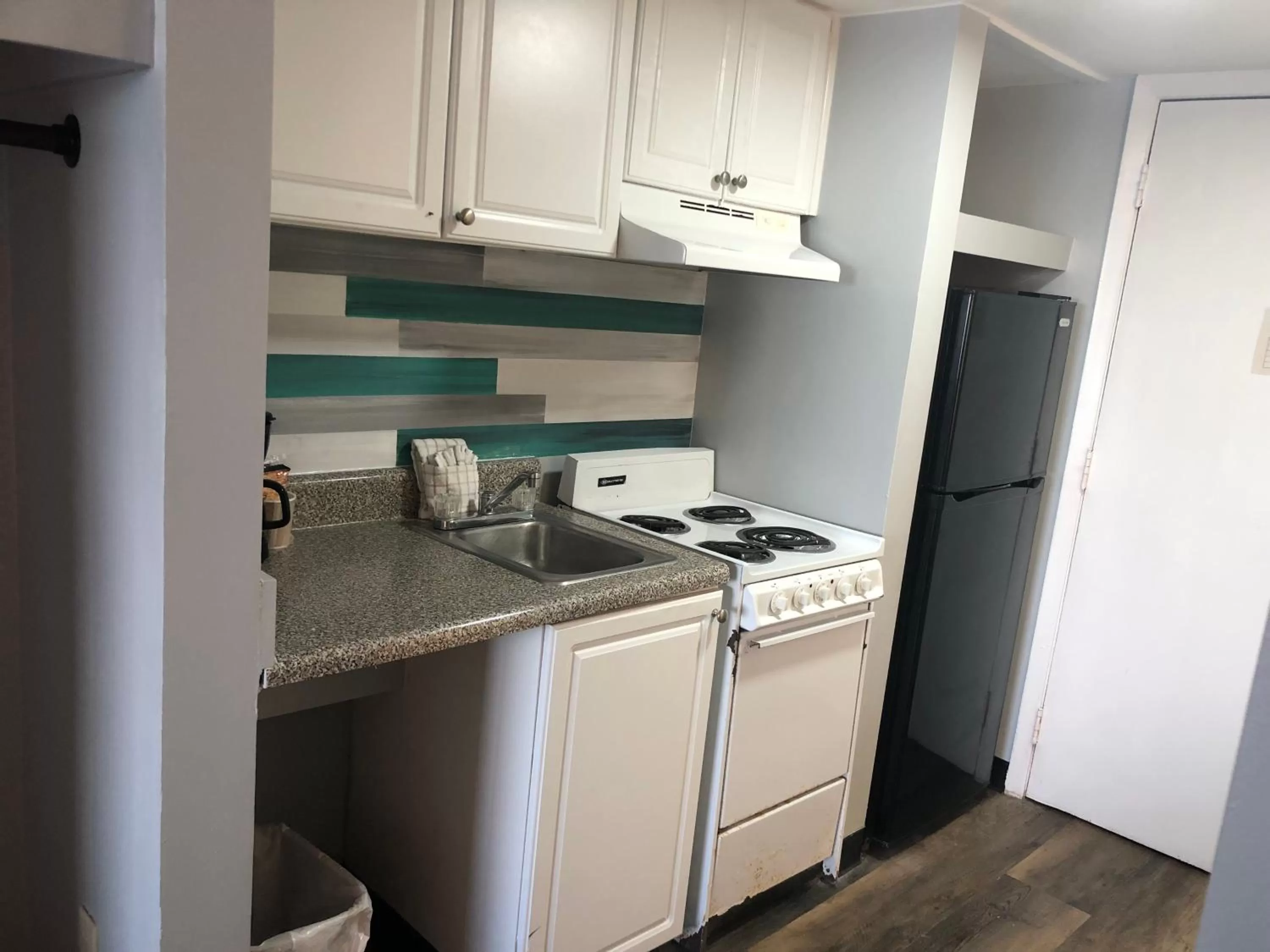 Kitchen or kitchenette in Gazebo Inn Oceanfront