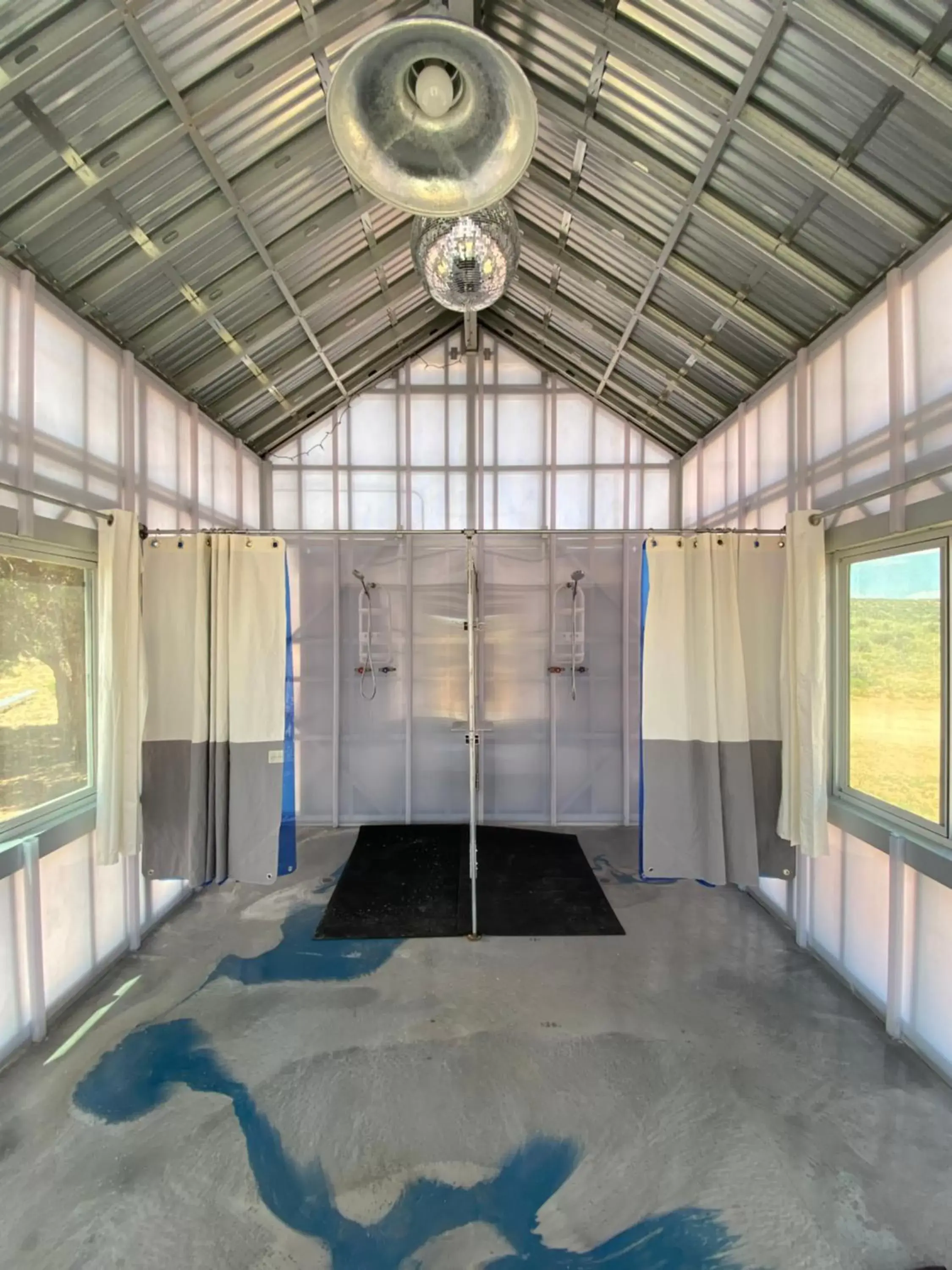 Shower in Shash Dine' EcoRetreat