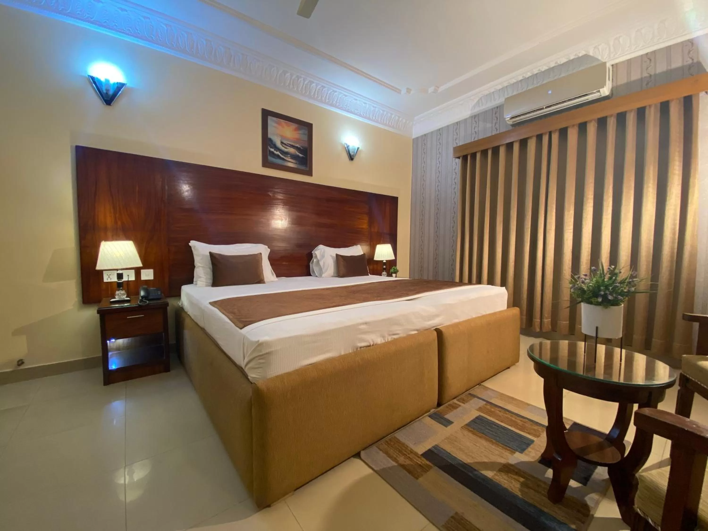 Bed in World Inn Karachi