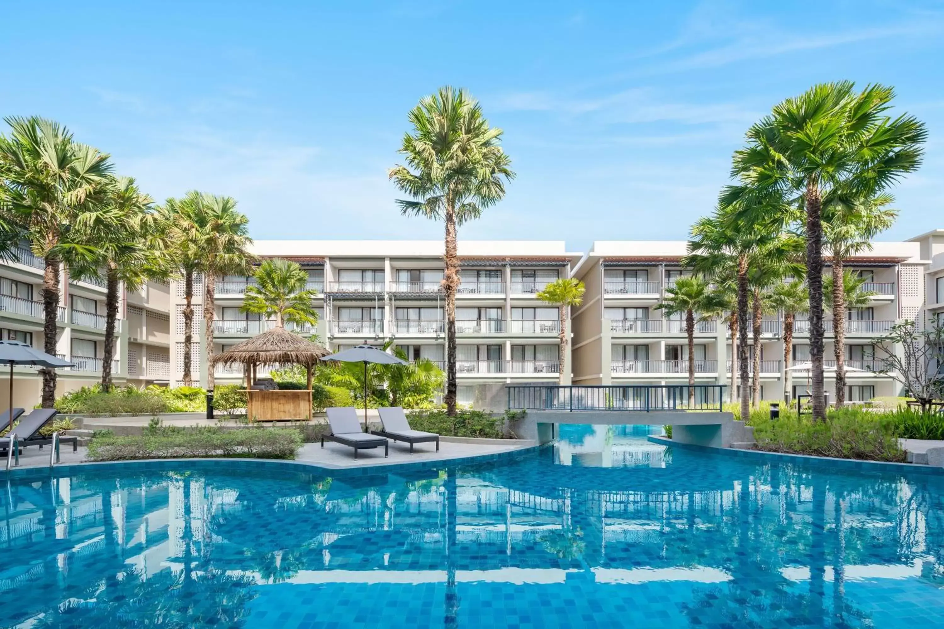 Swimming Pool in Le Meridien Khao Lak Resort & Spa