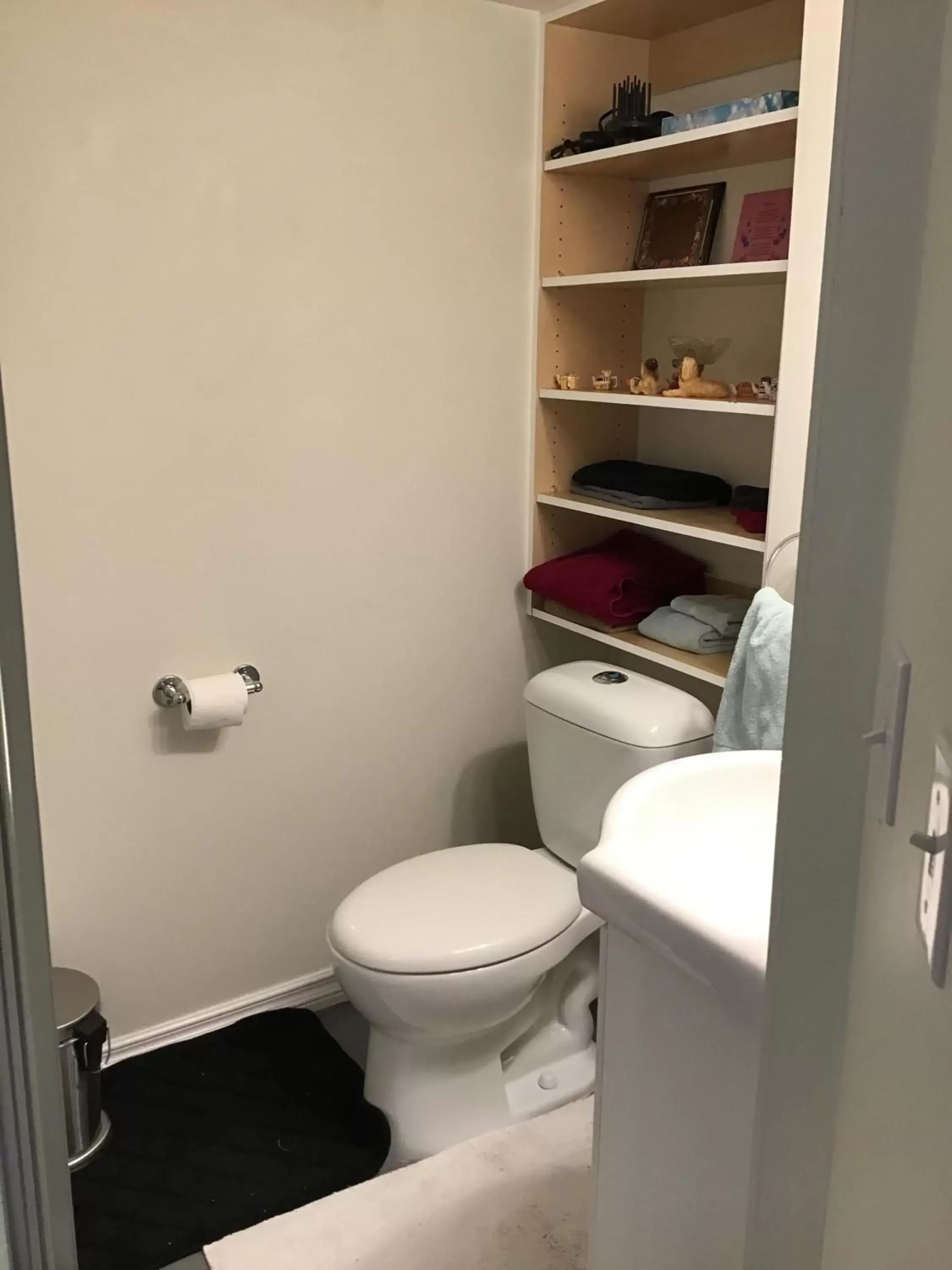 Toilet, Bathroom in Quaint & Cozy Accommodation