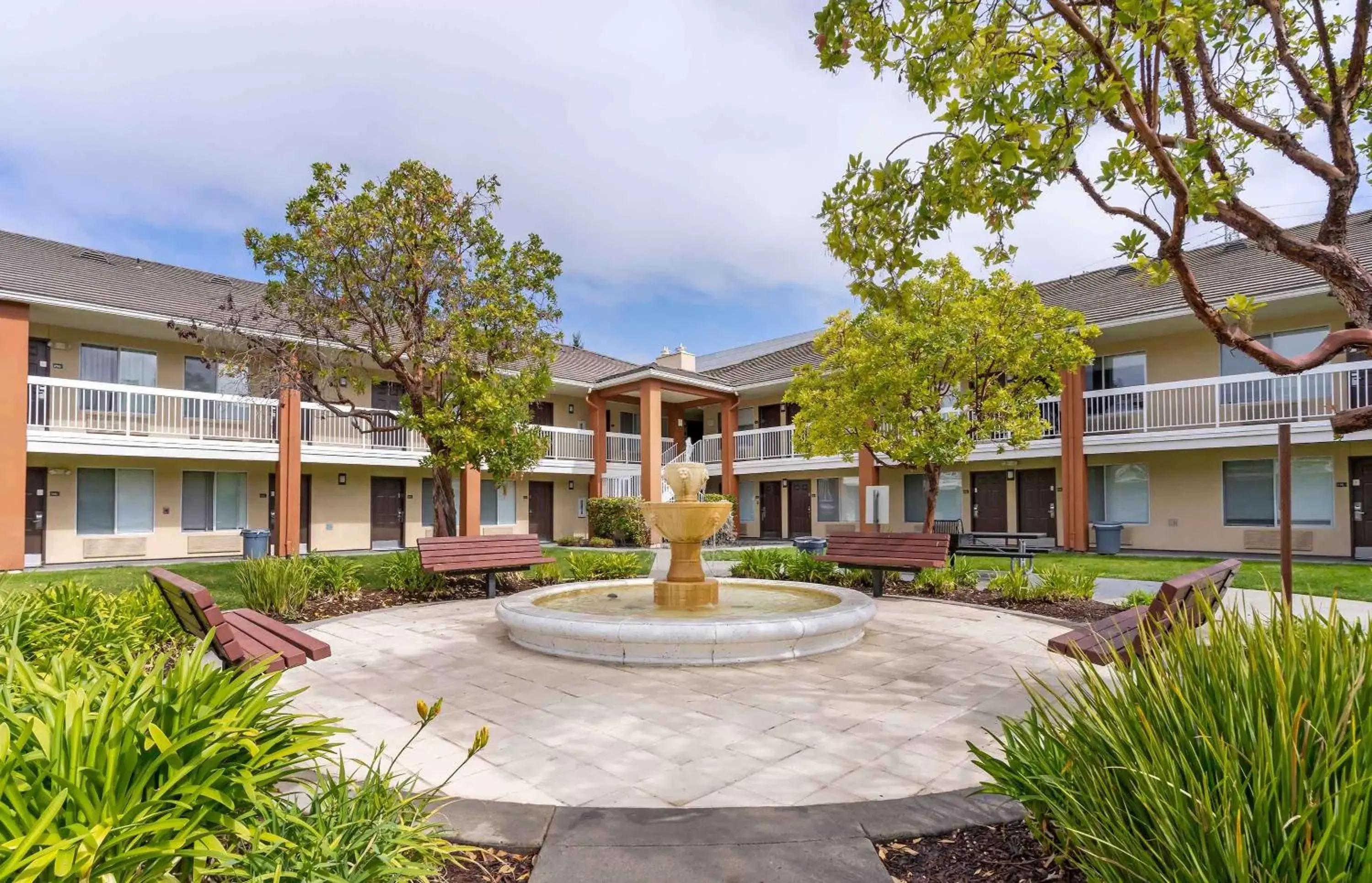 Property Building in Extended Stay America Suites - San Francisco - San Mateo - SFO