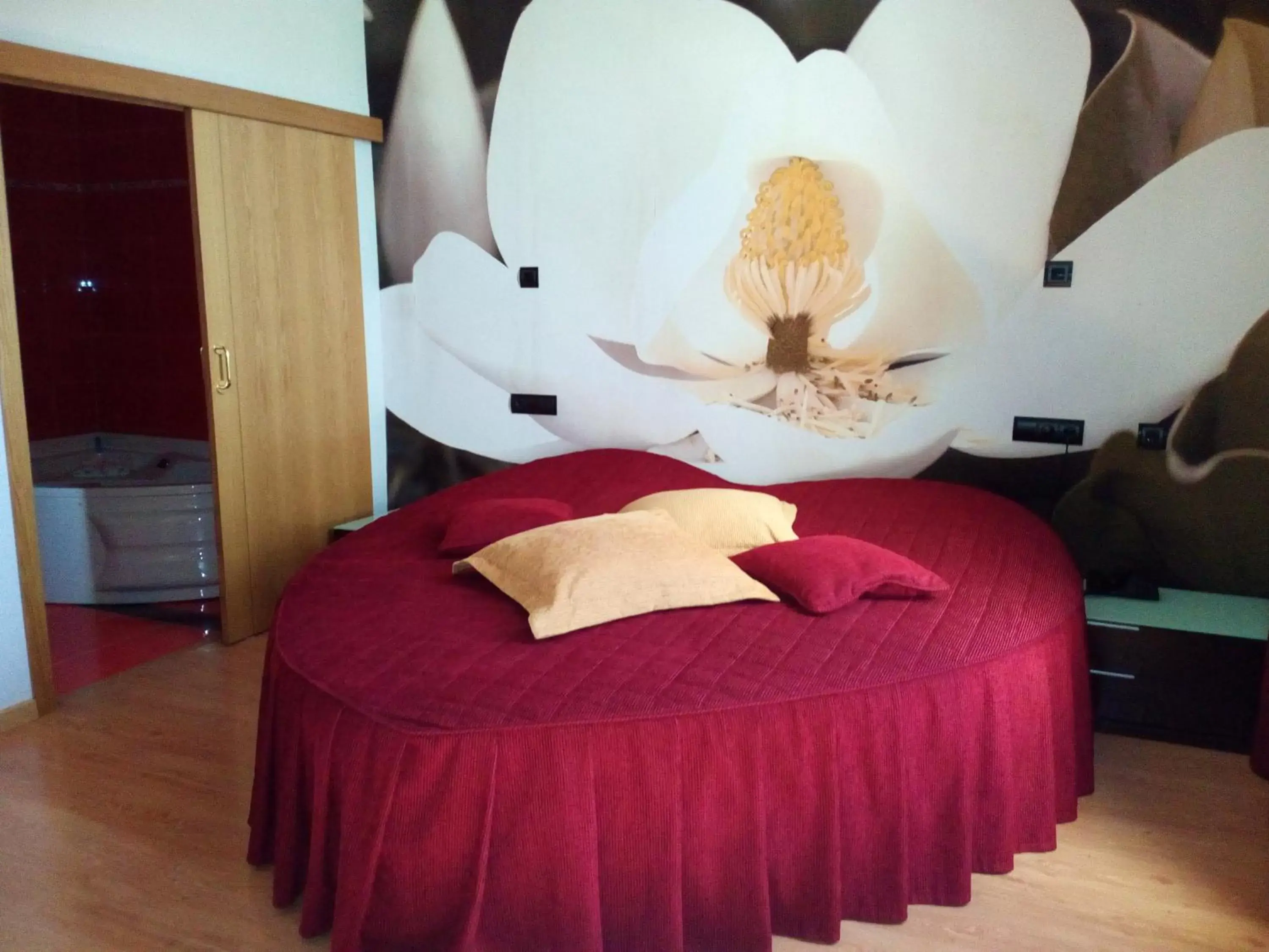 Photo of the whole room, Bed in Motel Acropolis