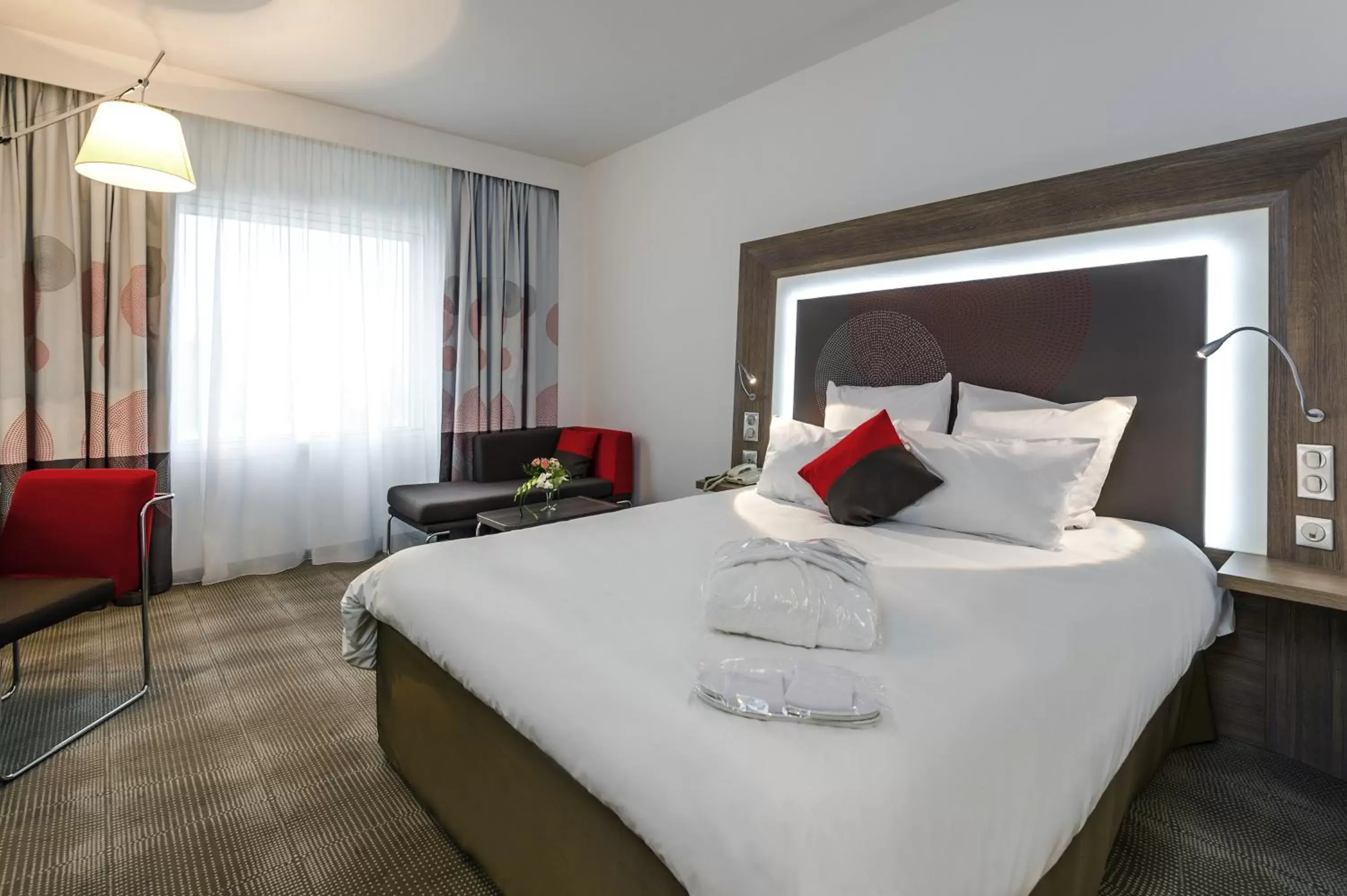Executive Room with Queen Bed and Single Sofa Bed in Novotel Lille Aéroport
