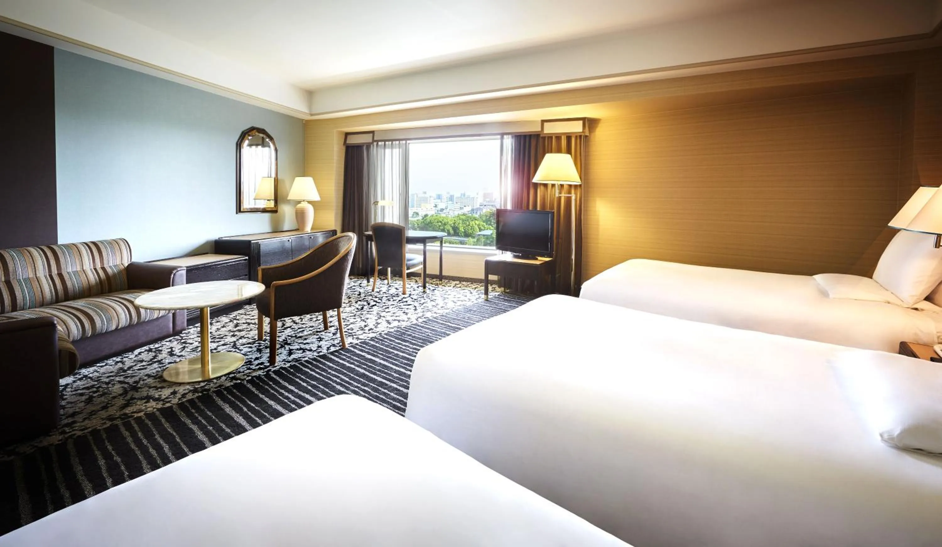 Photo of the whole room, Bed in Hotel New Otani Osaka