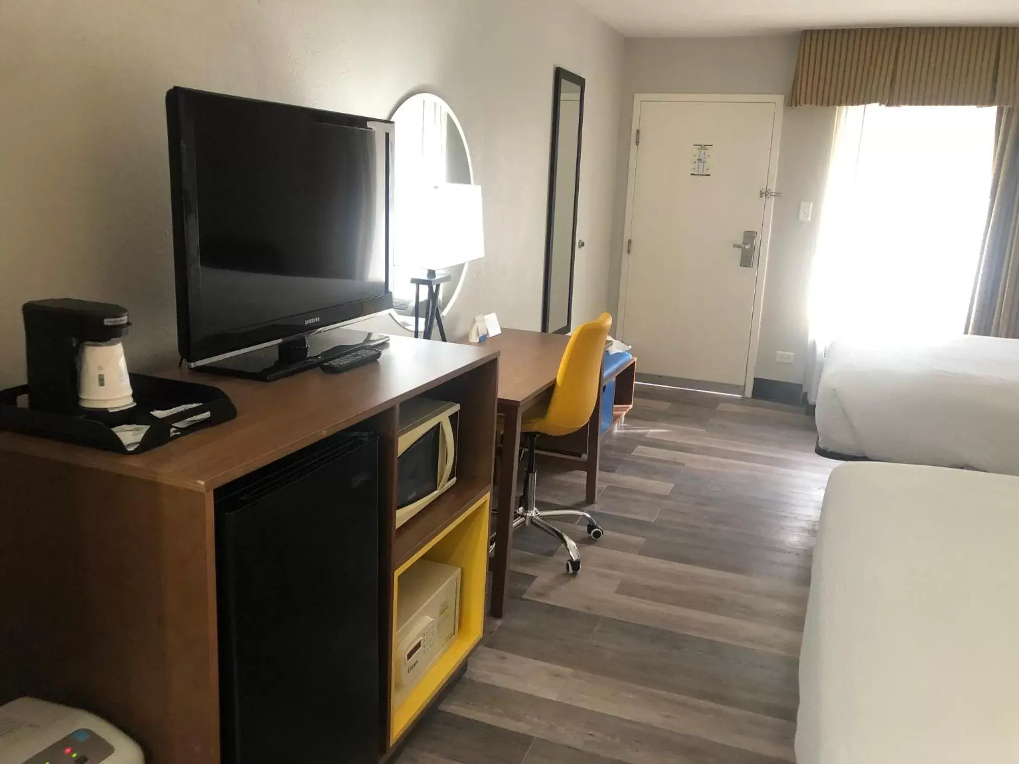TV and multimedia, TV/Entertainment Center in Days Inn by Wyndham Port Charlotte Town Center