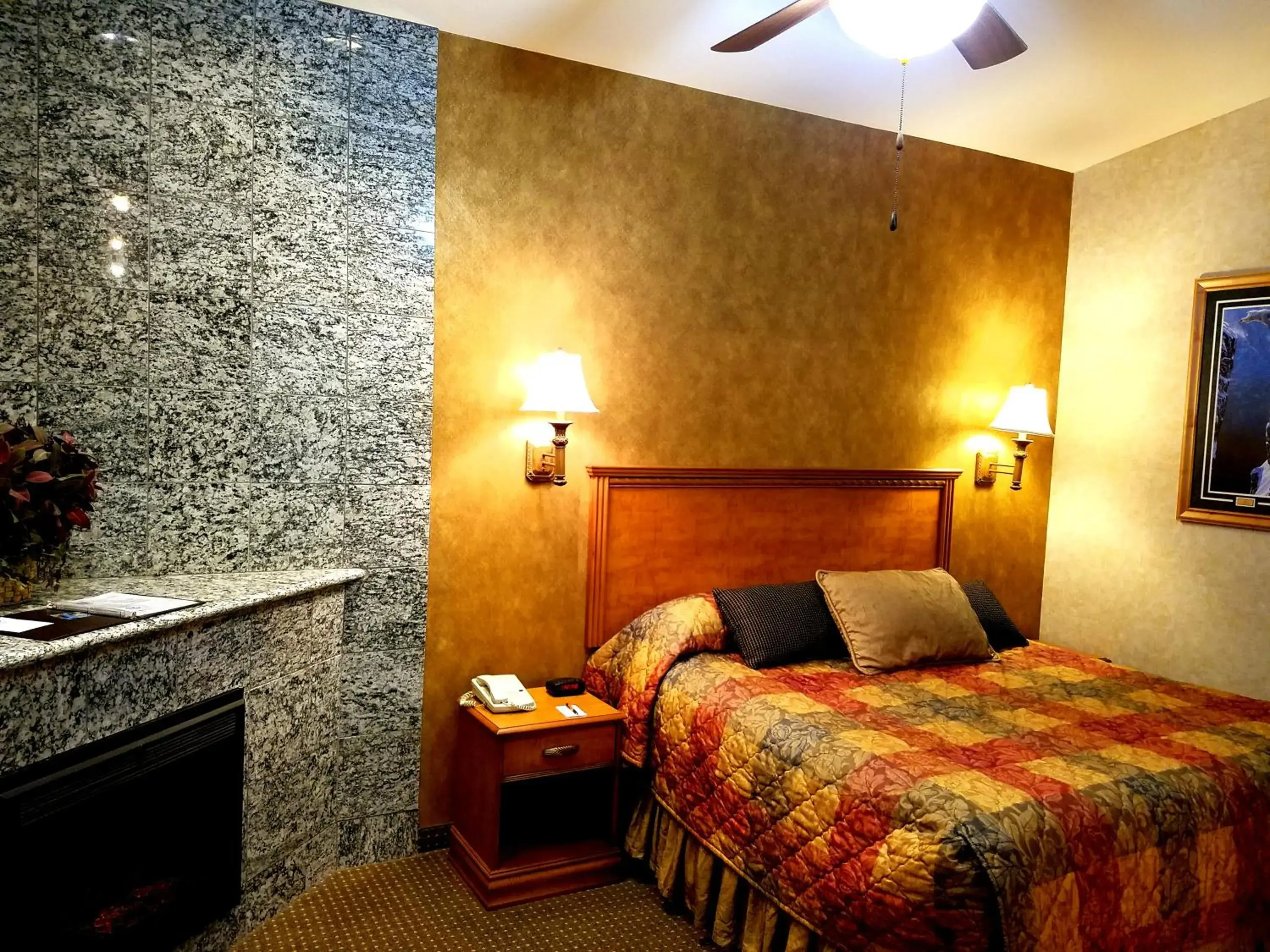 Bed in Rushmore Express & Suites