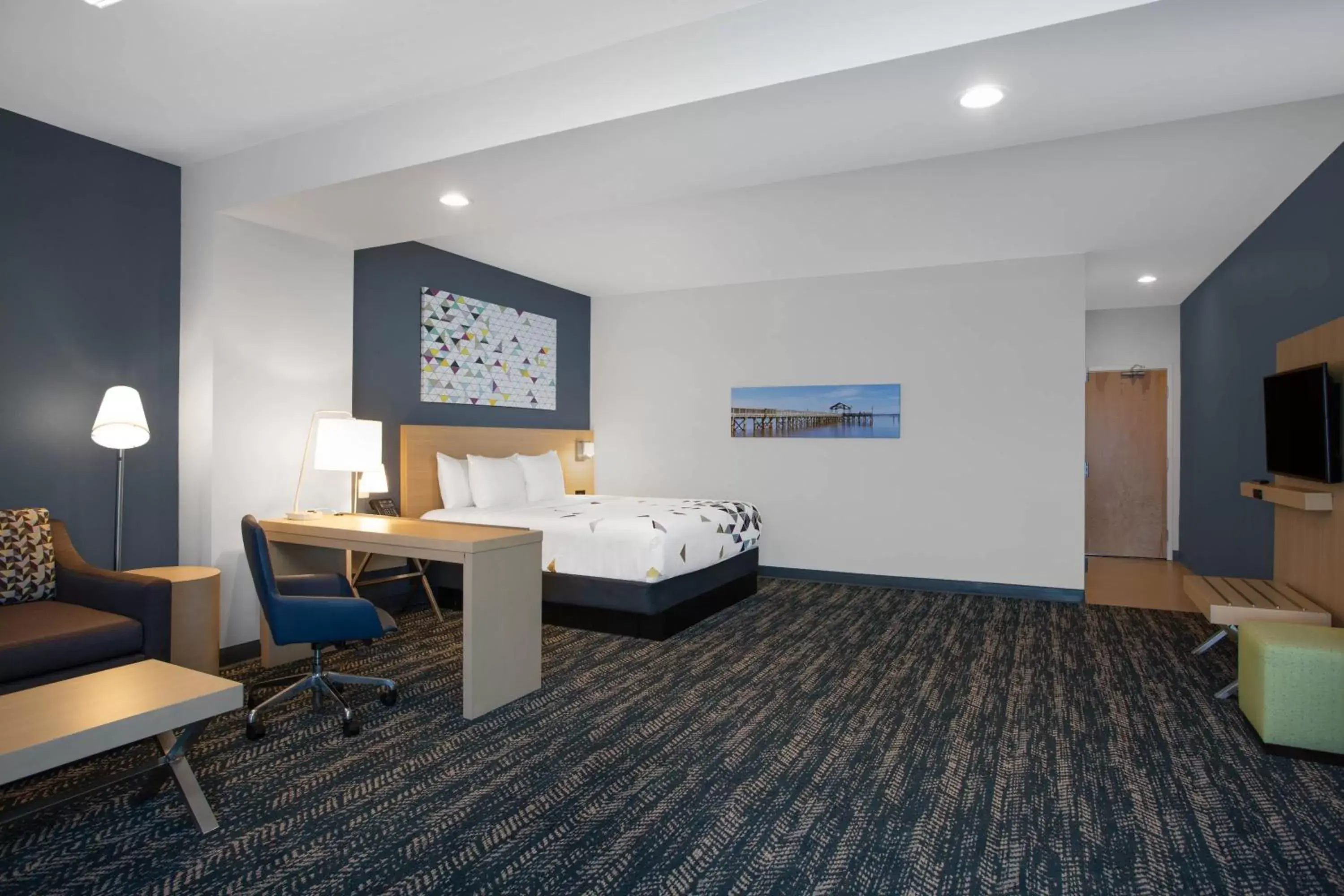 La Quinta Inn & Suites by Wyndham Manassas, VA- Dulles Airport