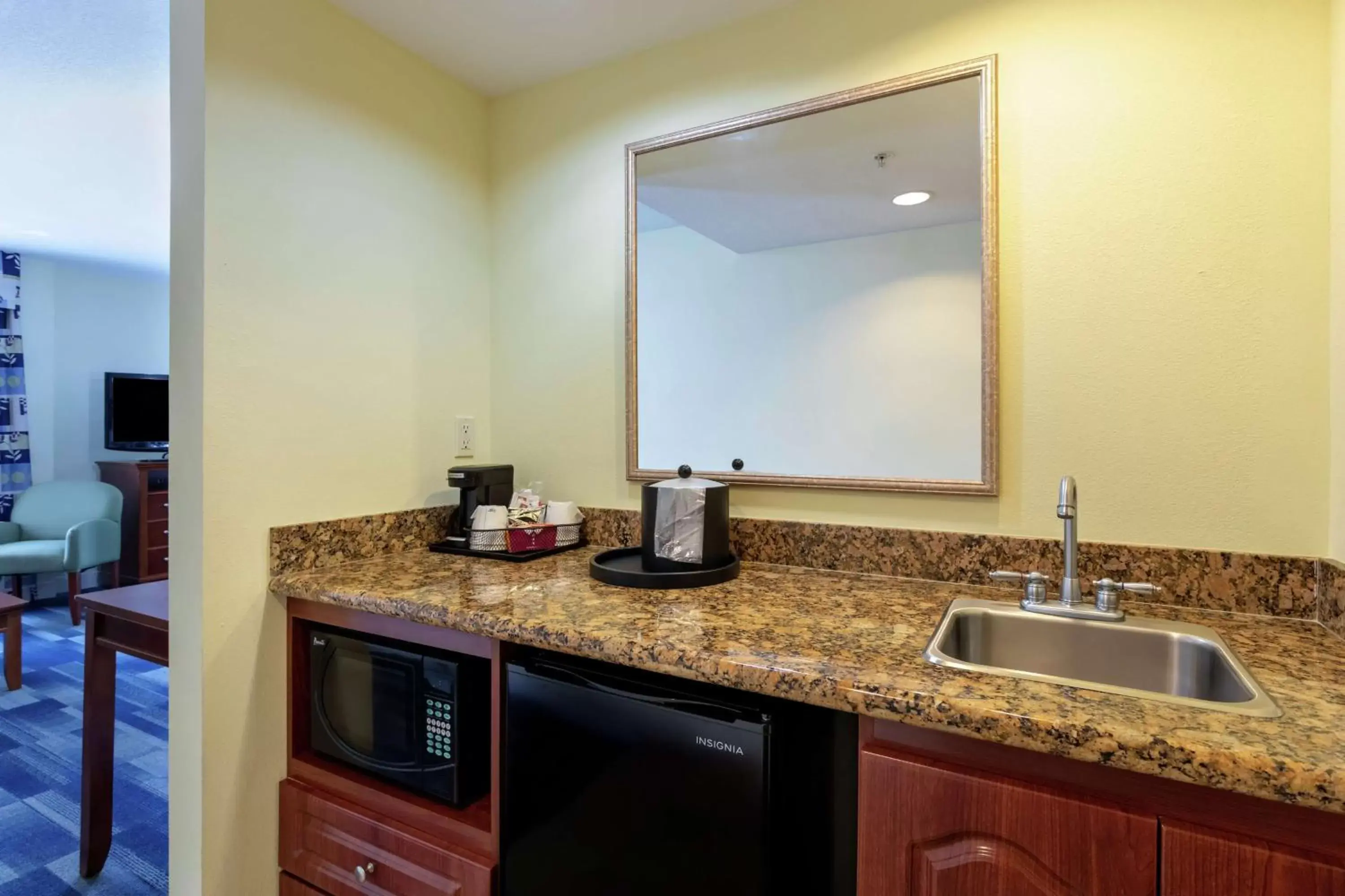 Photo of the whole room, Kitchen/Kitchenette in Hampton Inn & Suites - Fort Pierce