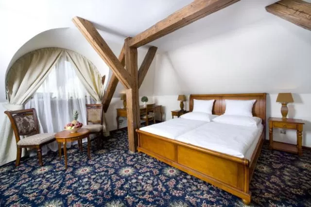 Photo of the whole room, Bed in Chateau Zbiroh